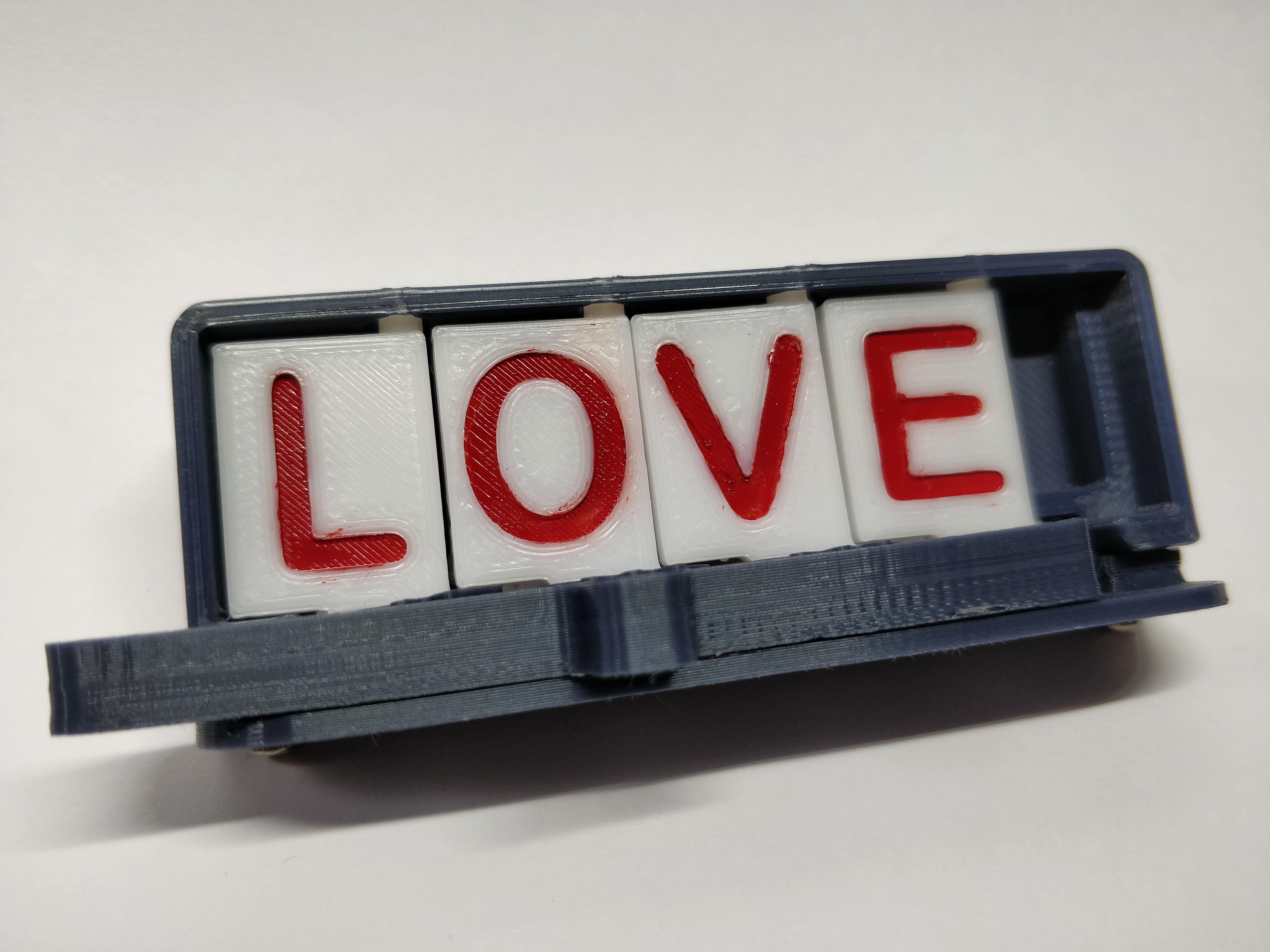 LOVE/HATE mechanical flip sign to set your mood or fidget around
