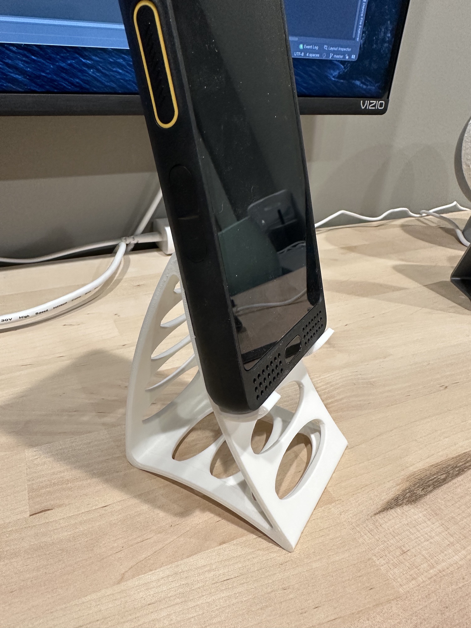 Phone Stand Por Plasmata Descargar Modelo STL Gratuito Printables phone-stand-por-plasmata-descargar-modelo-stl-gratuito-printables