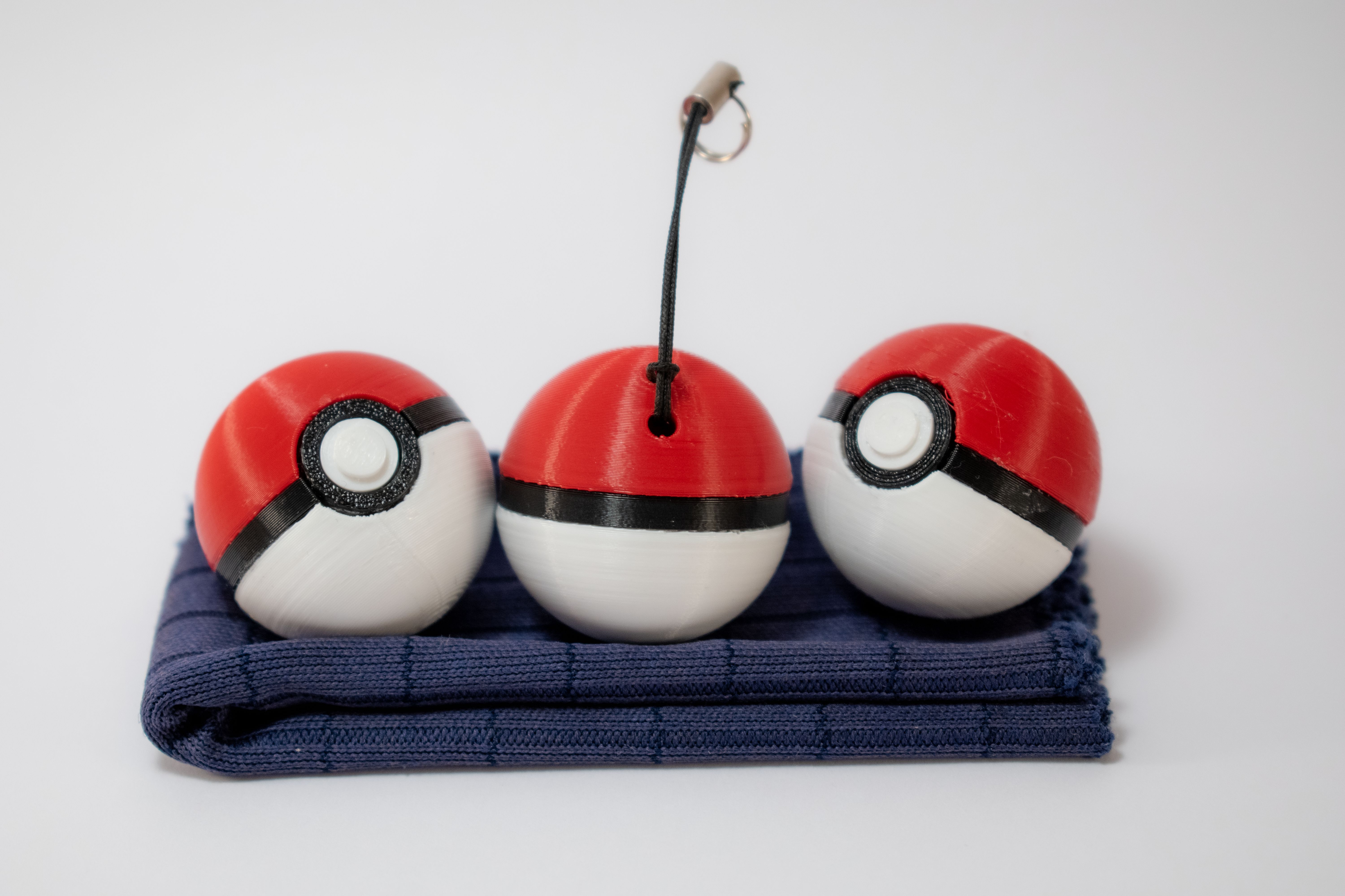 Miniatura 5 do modelo 3D Pokeball Mini Keychain