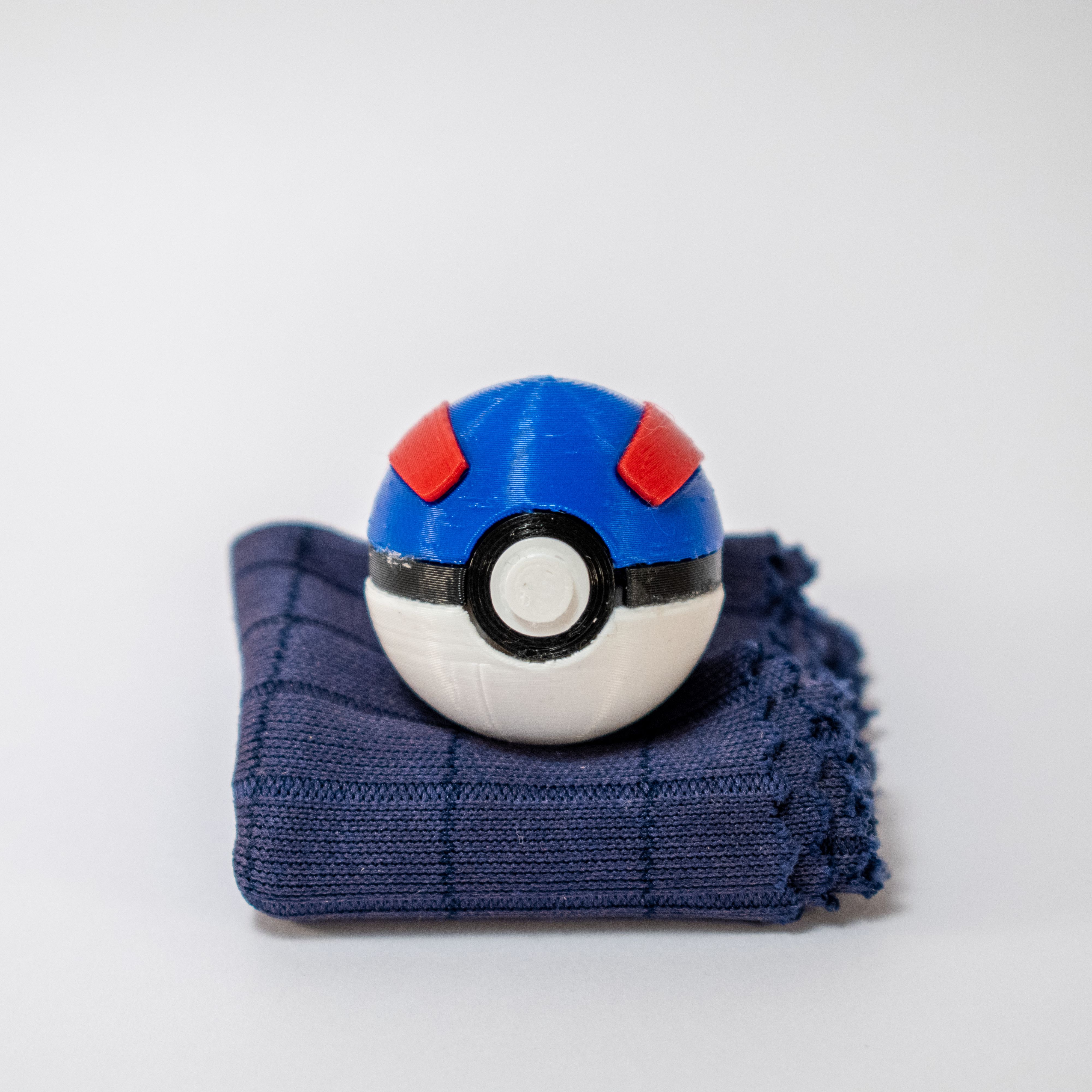 Miniatura 4 do modelo 3D Pokeball Mini Keychain