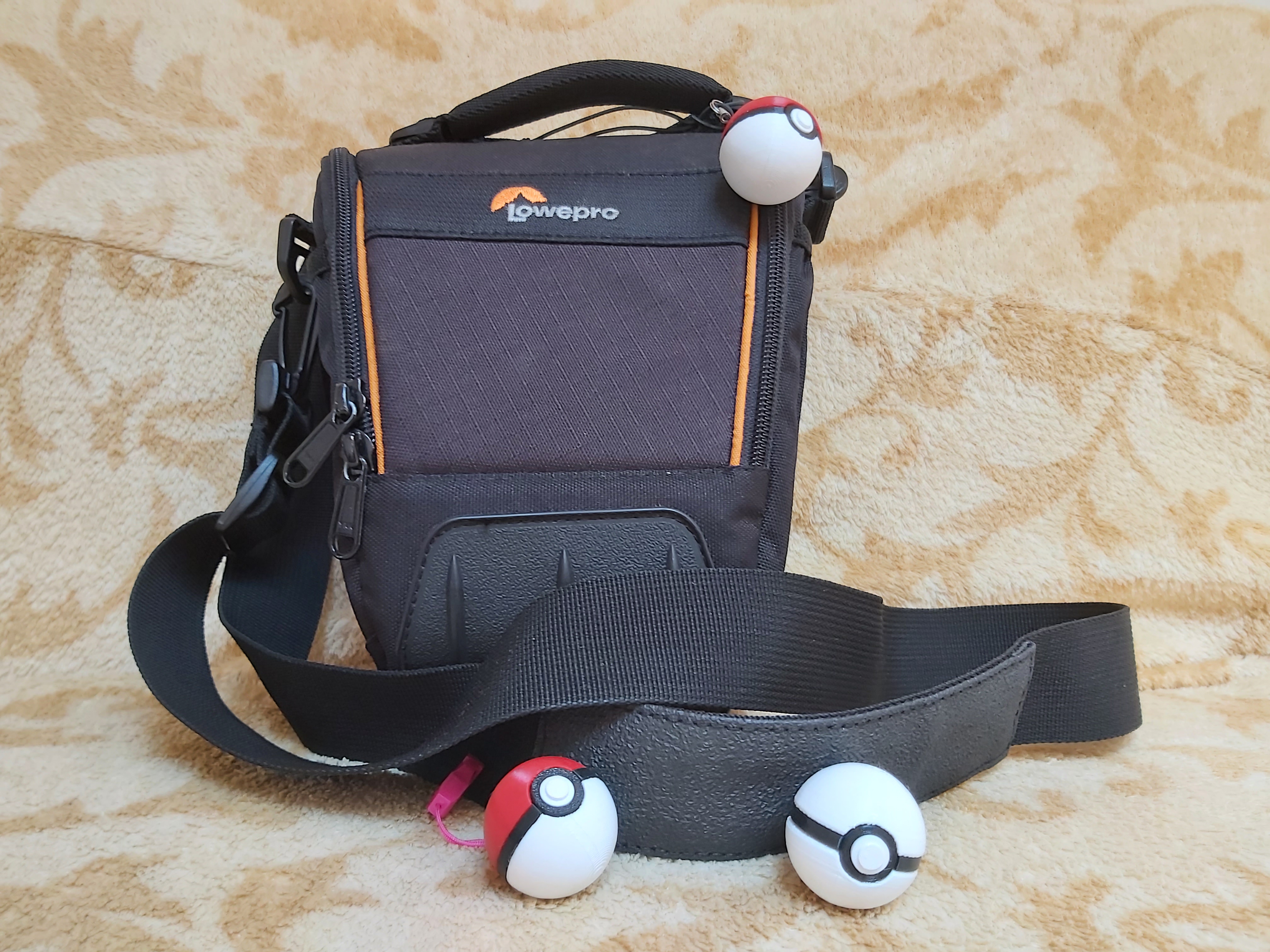 Miniatura 2 do modelo 3D Pokeball Mini Keychain