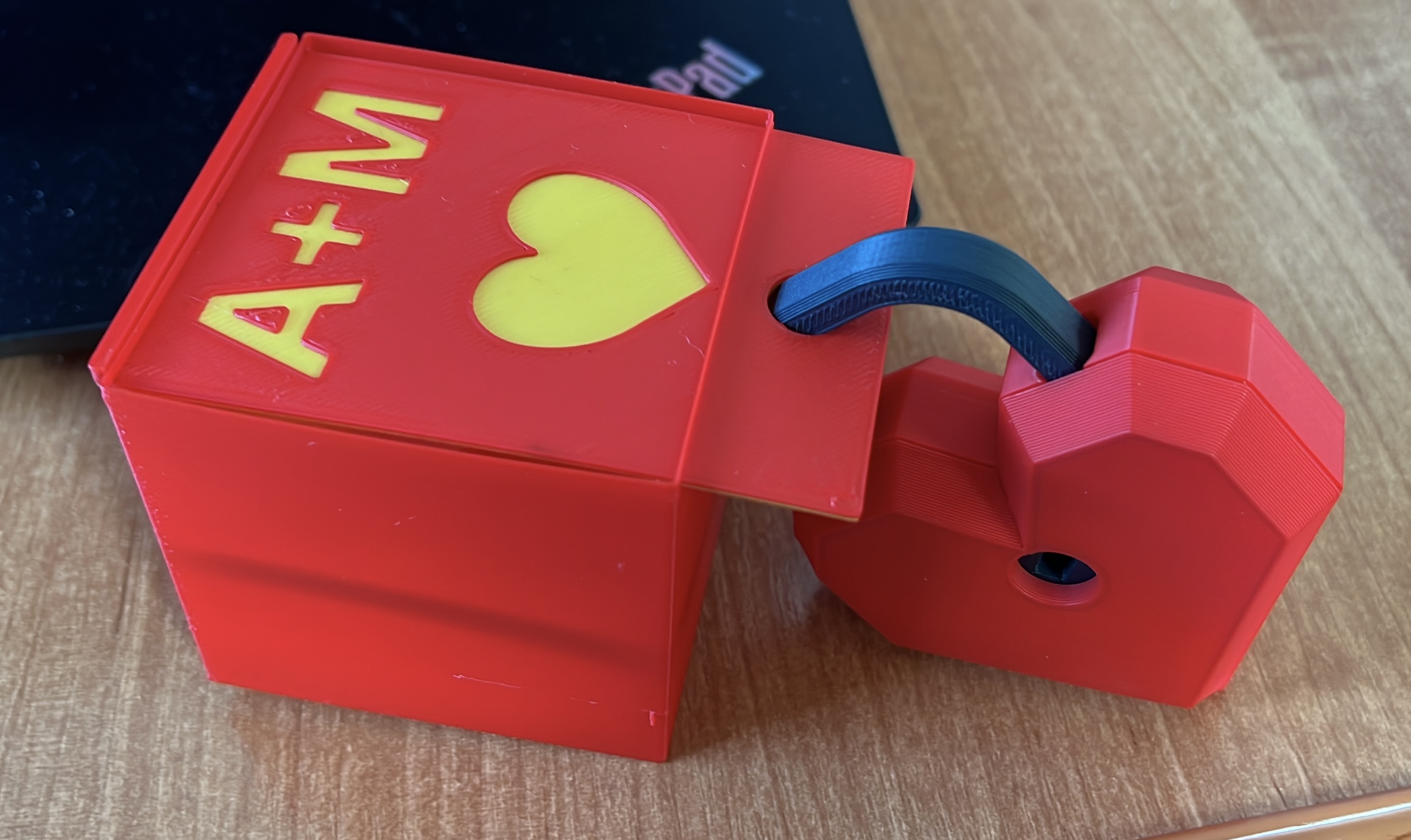 Lockable box for padlock
