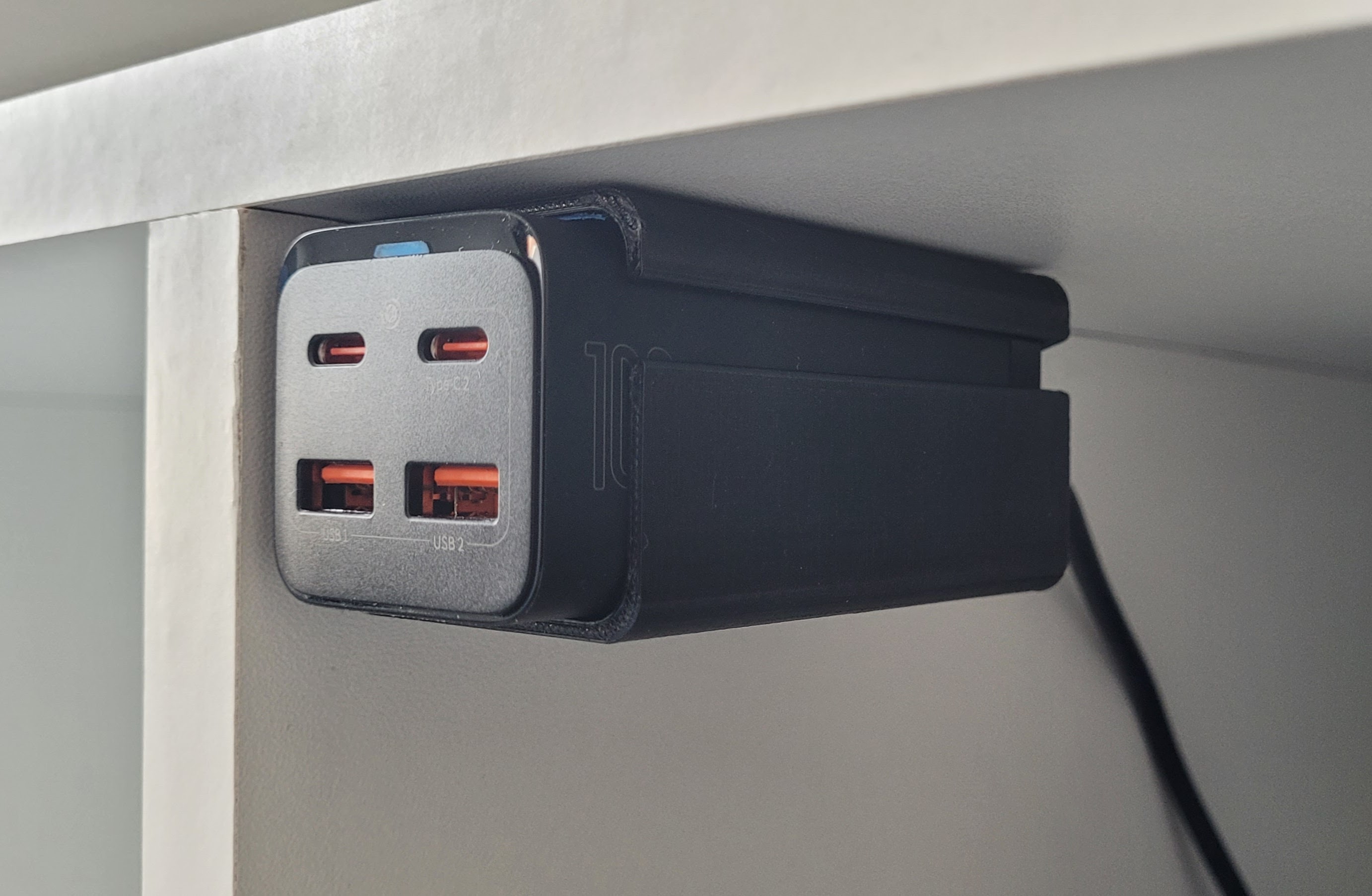 Baseus 100W Mount with screwholes