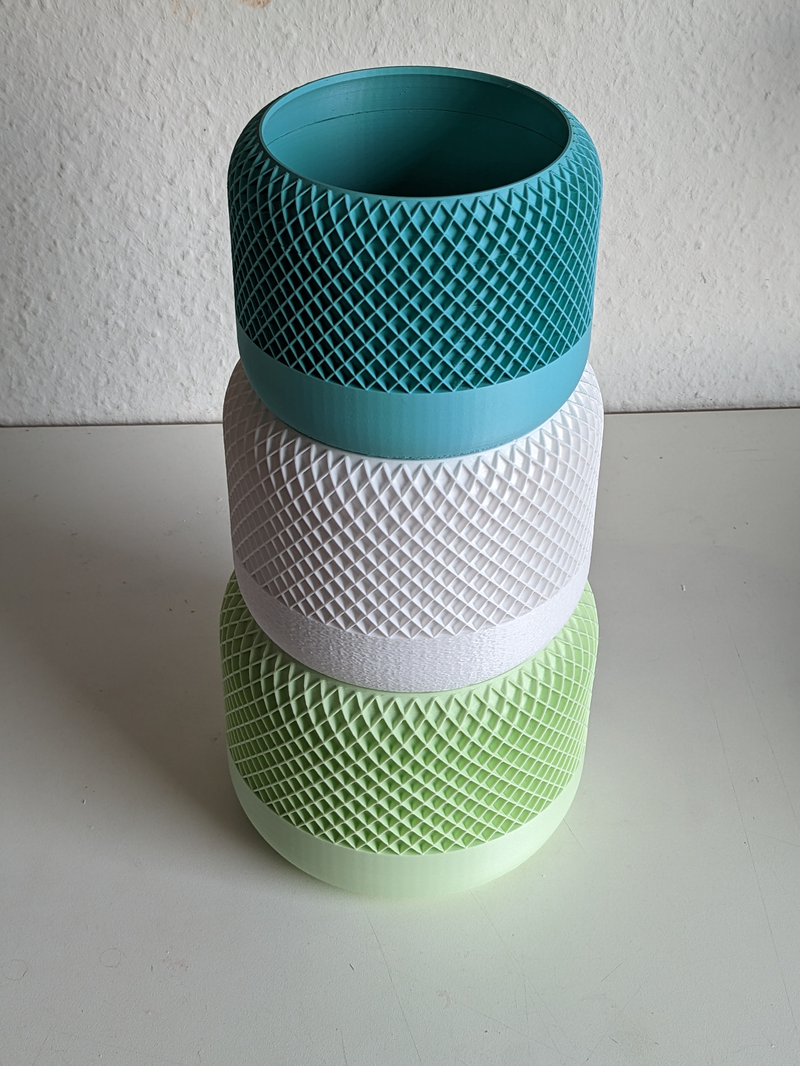 Miniatura 2 do modelo 3D Waffle pattern pot with thicker bottom