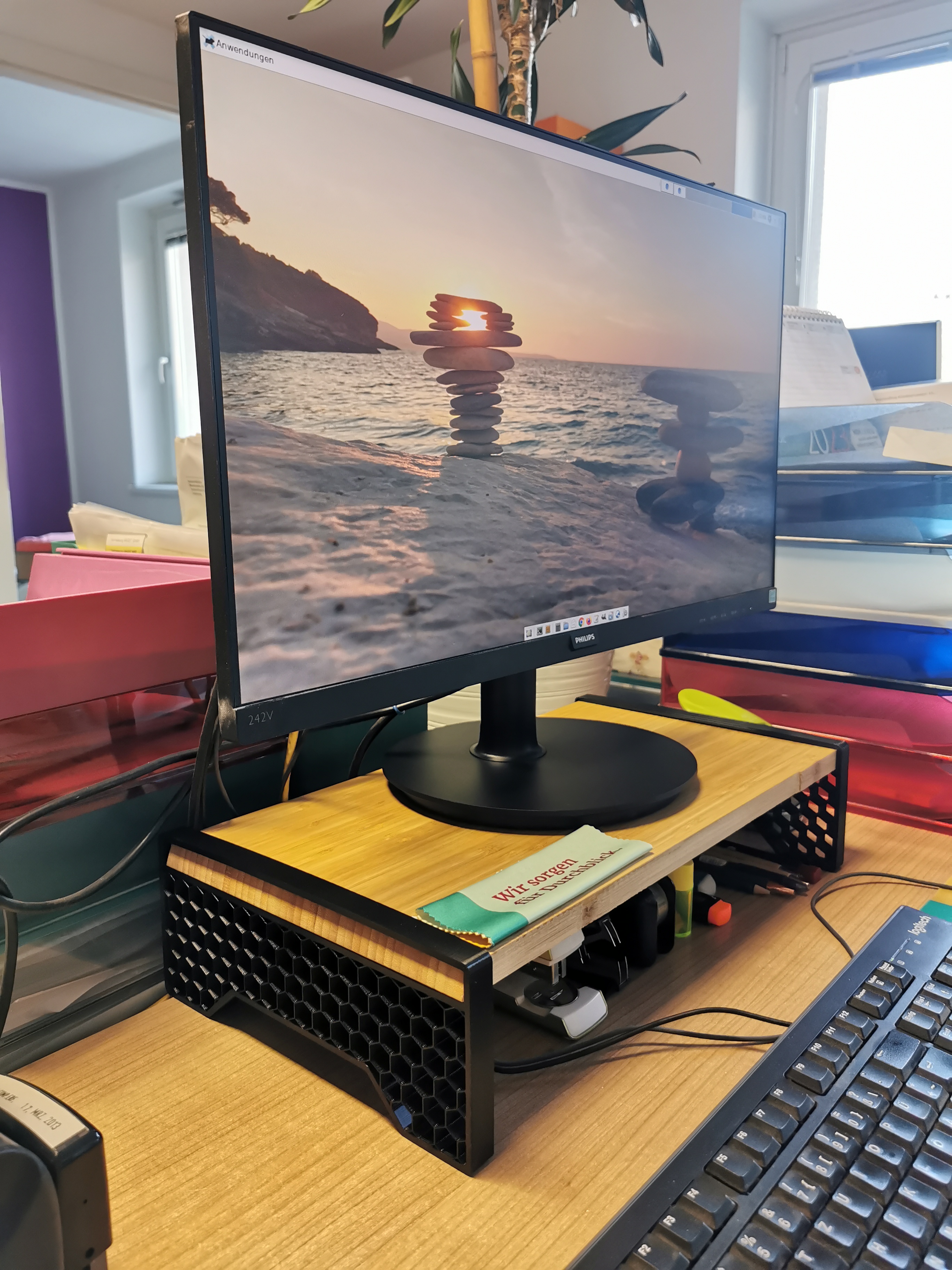 Monitor Stand (honeycomb pattern) with Ikea APTITLIG