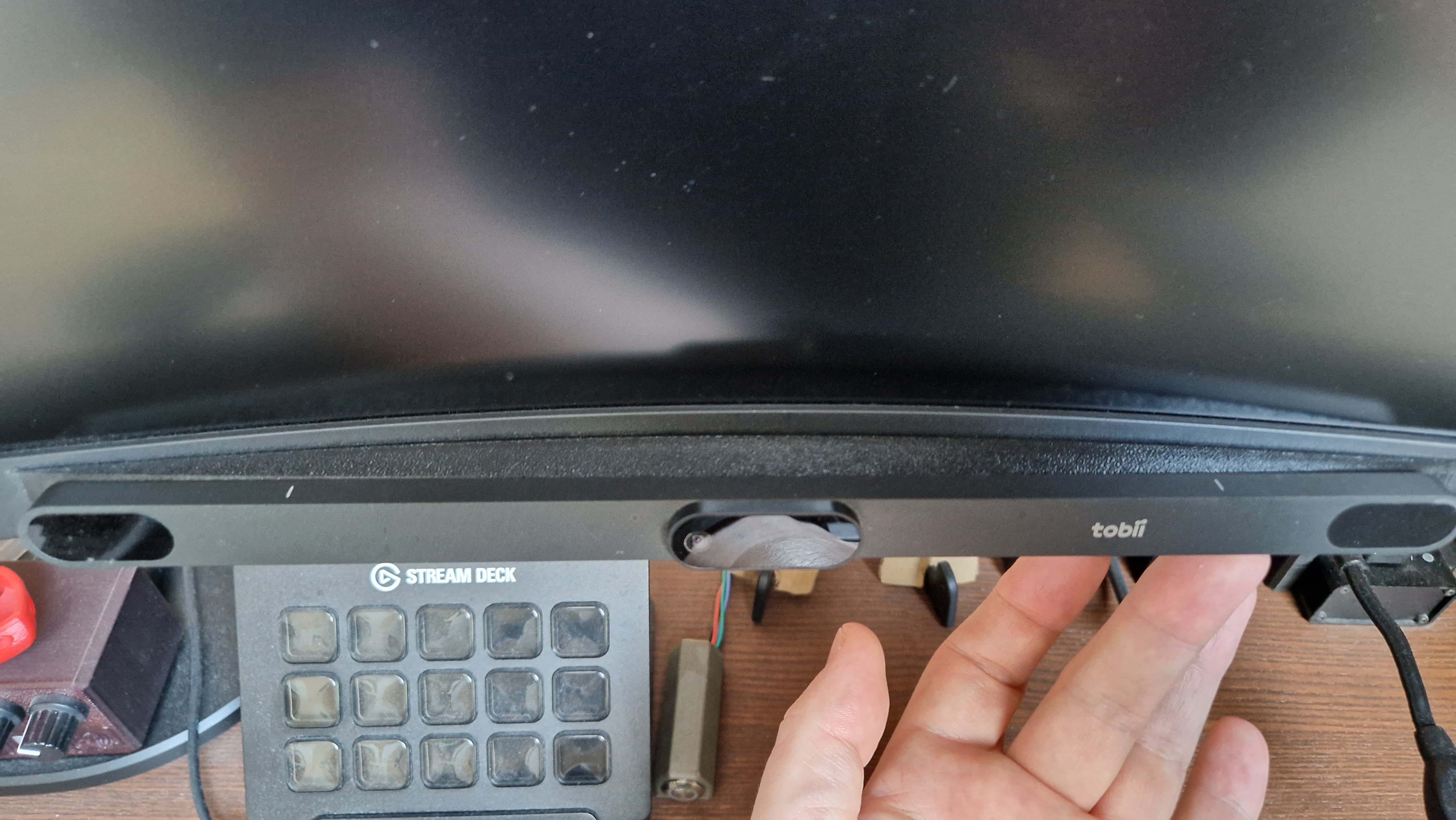 Tobii mount for 1000r curved screens