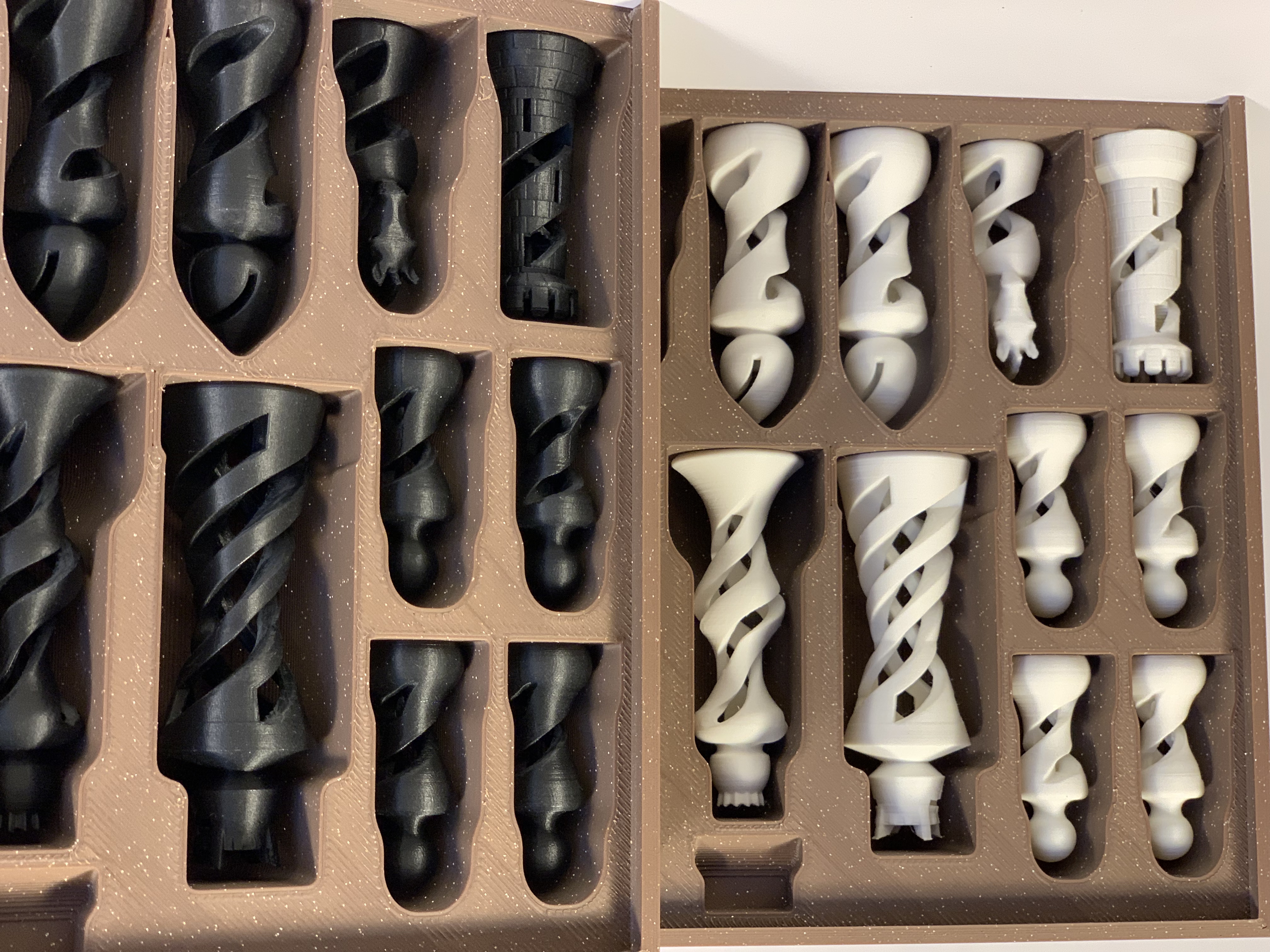 Miniatura 4 do modelo 3D Chess boxes with integrated chessboard