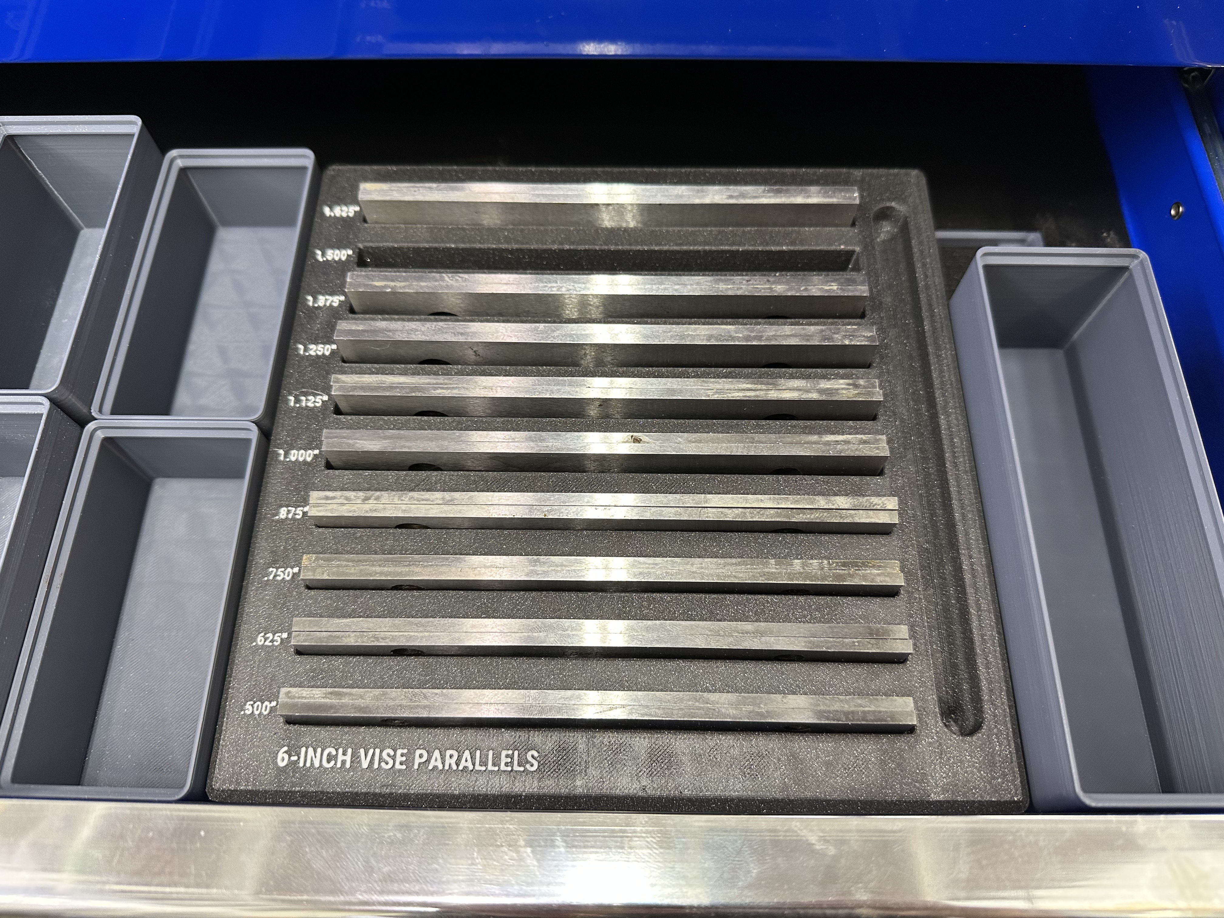 Miniatura 5 do modelo 3D Gridfinity Parametric CNC Parallel Storage