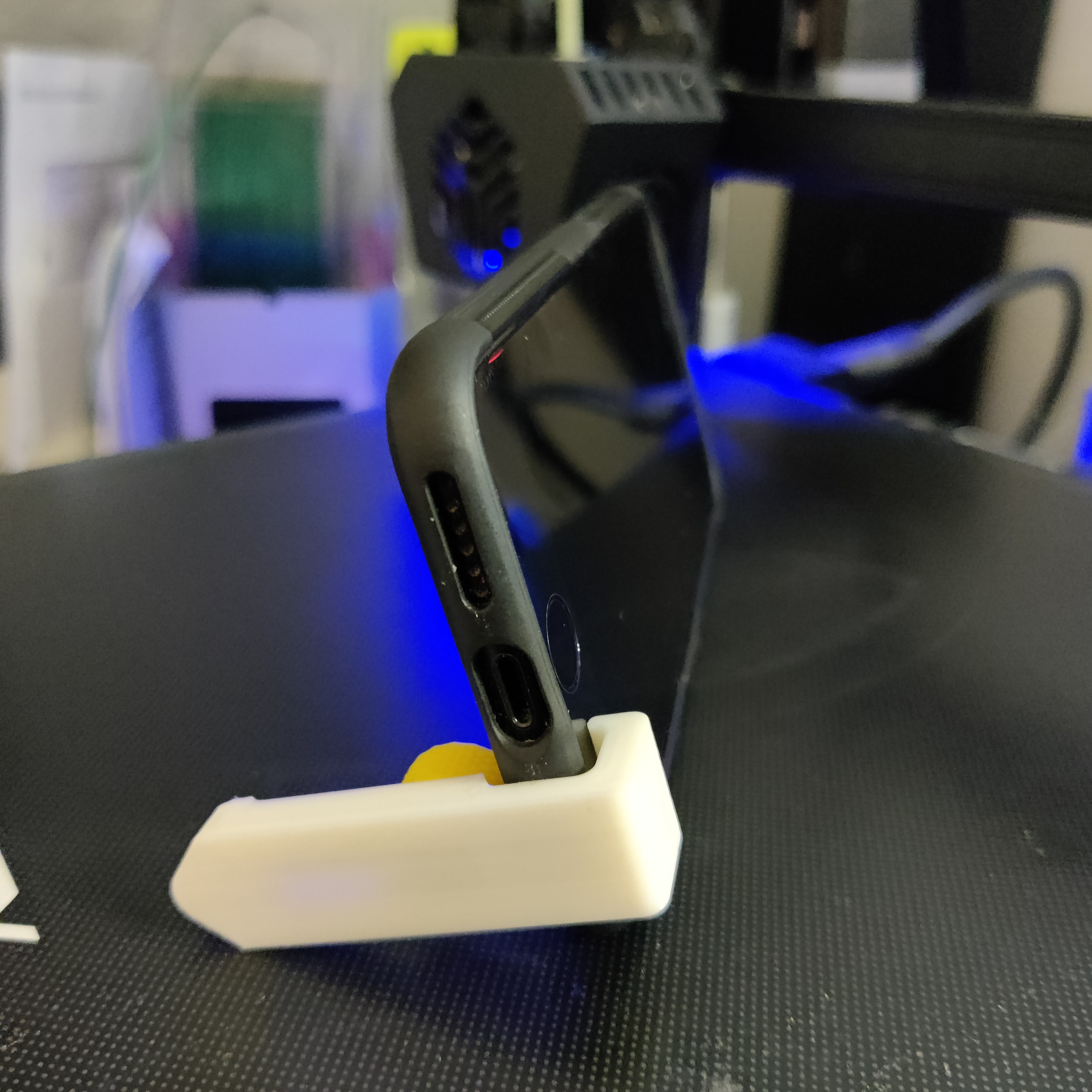 Adjustable Keyring Phone Stand by EaziG Download free STL model