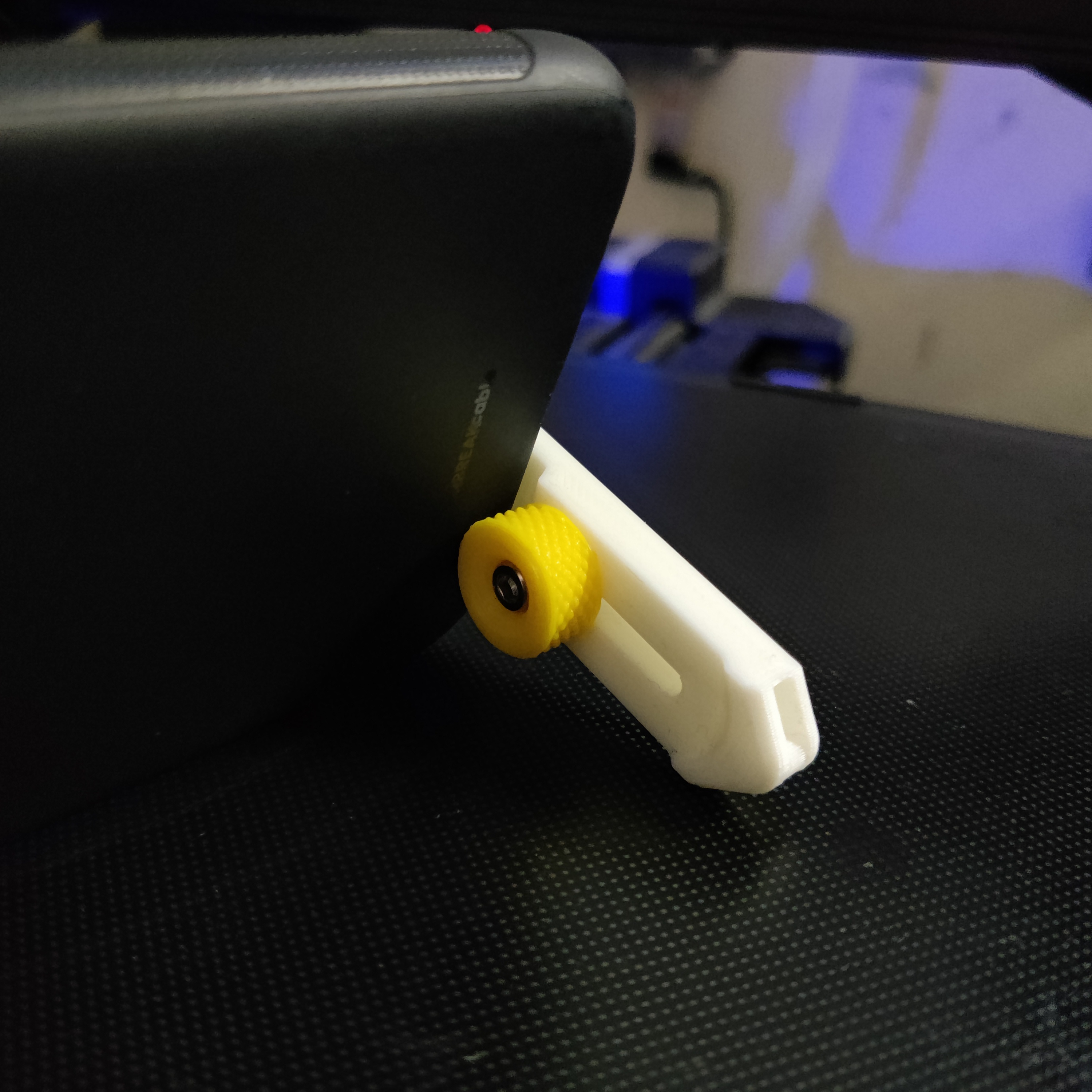 Adjustable Keyring Phone Stand by EaziG Download free STL model