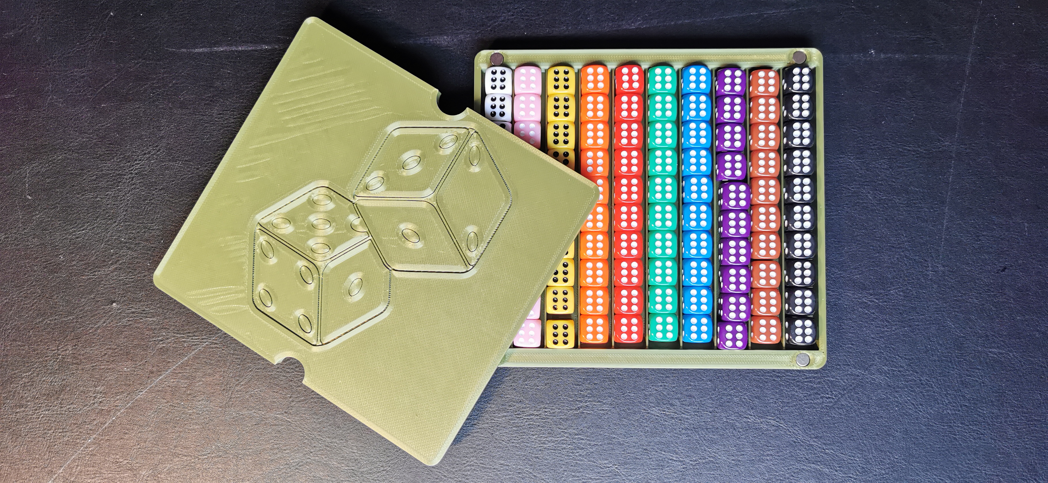 100 D6 12mm Box with dice tray