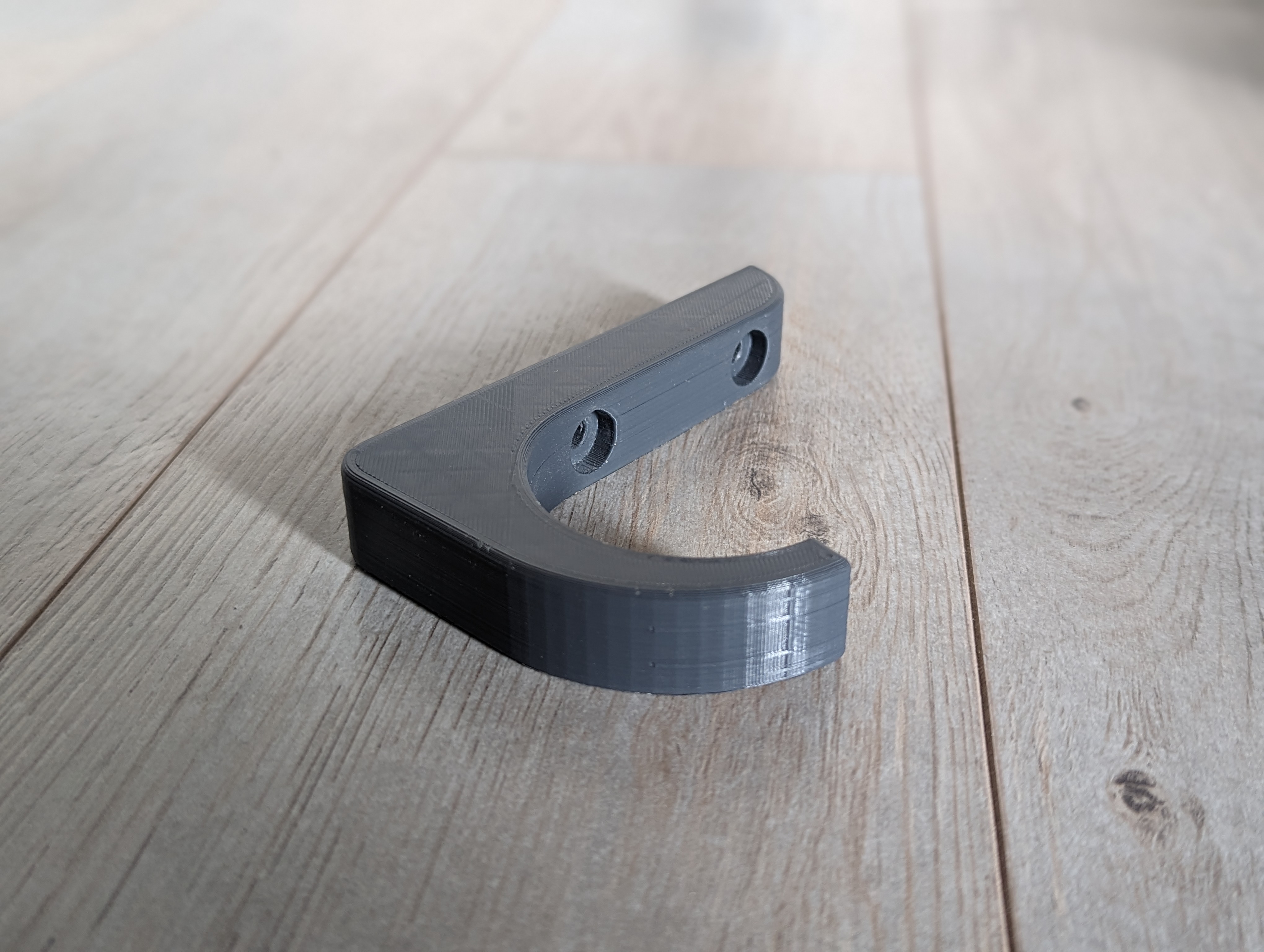 Strong wall hook round