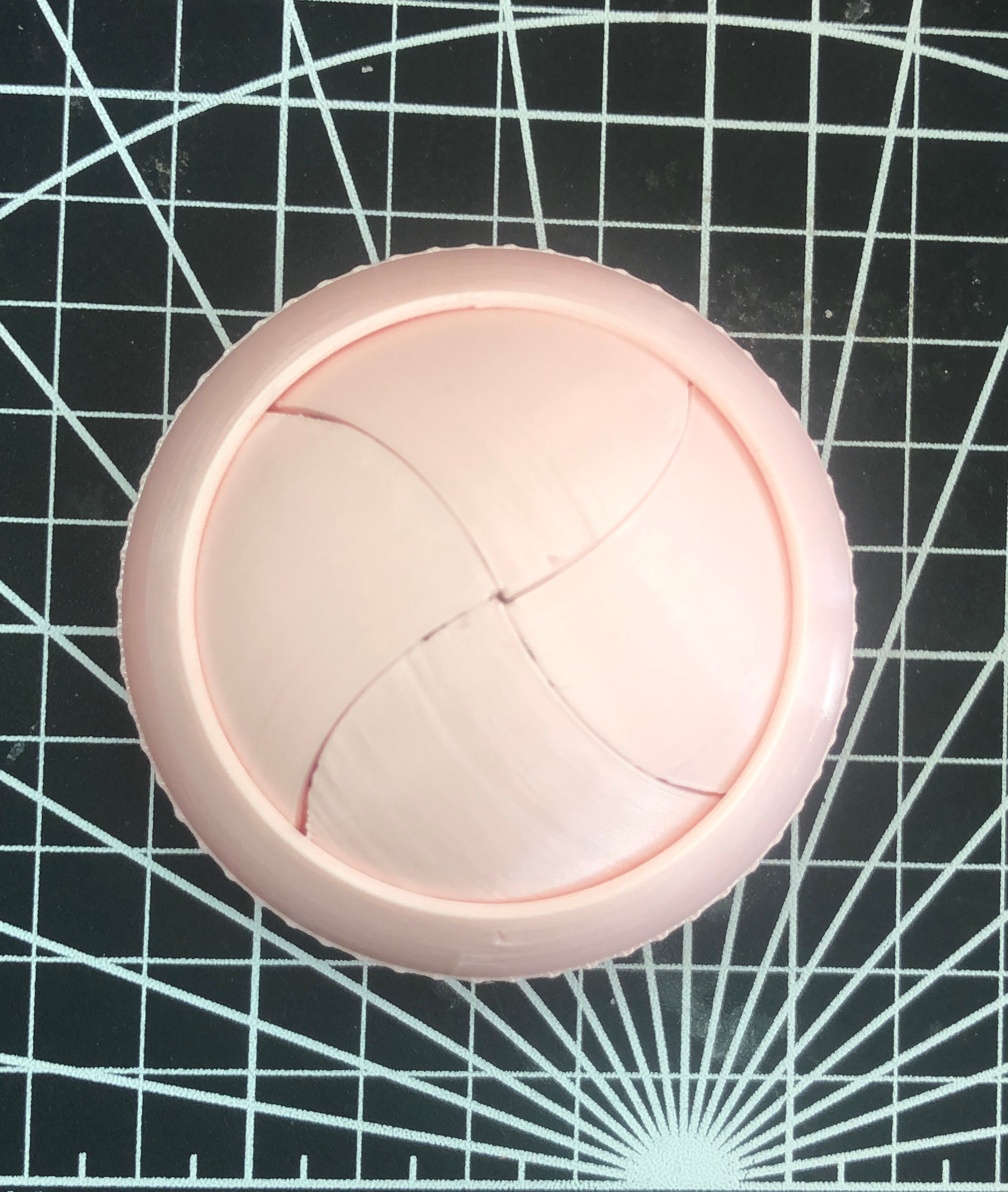 Miniatura 2 do modelo 3D Customizable Valentine Iris Box (OpenSCAD)