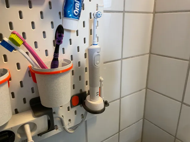 Skådis - Oral B - Charger plus Toothbrushes