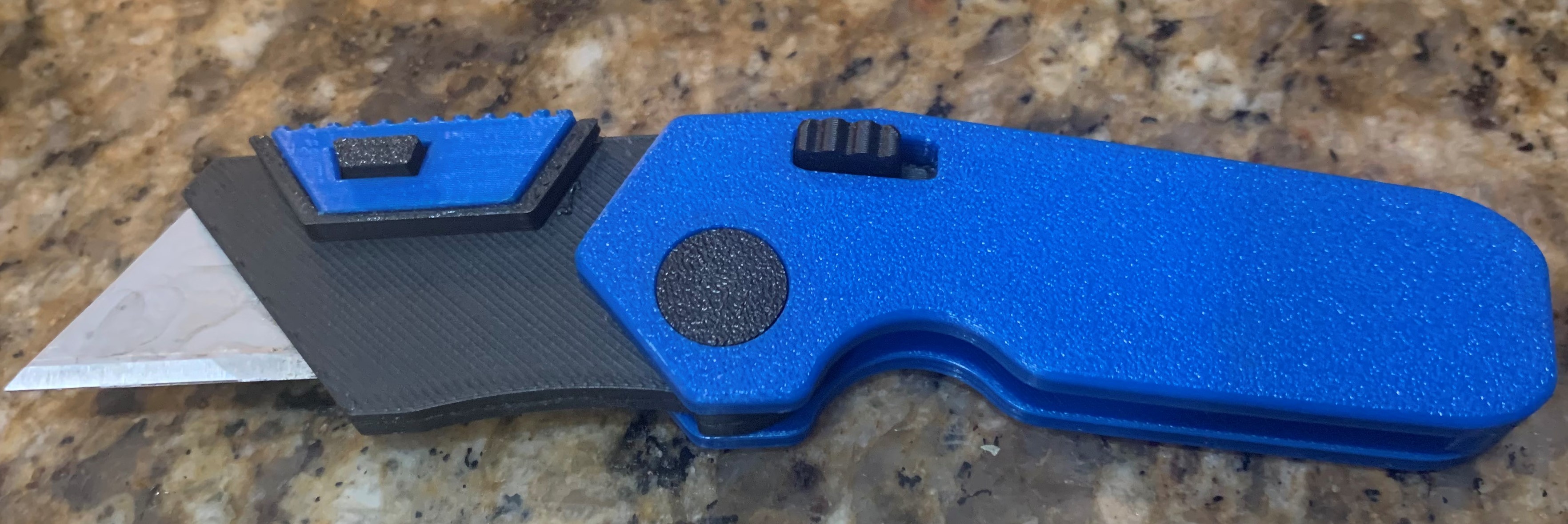 Miniatura 3 do modelo 3D Folding Pocket Utility Knife
