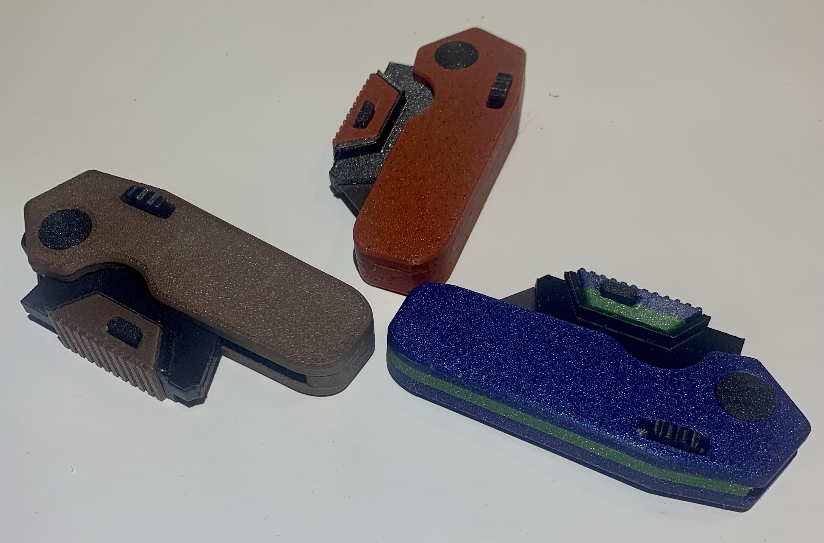 Miniatura 2 do modelo 3D Folding Pocket Utility Knife