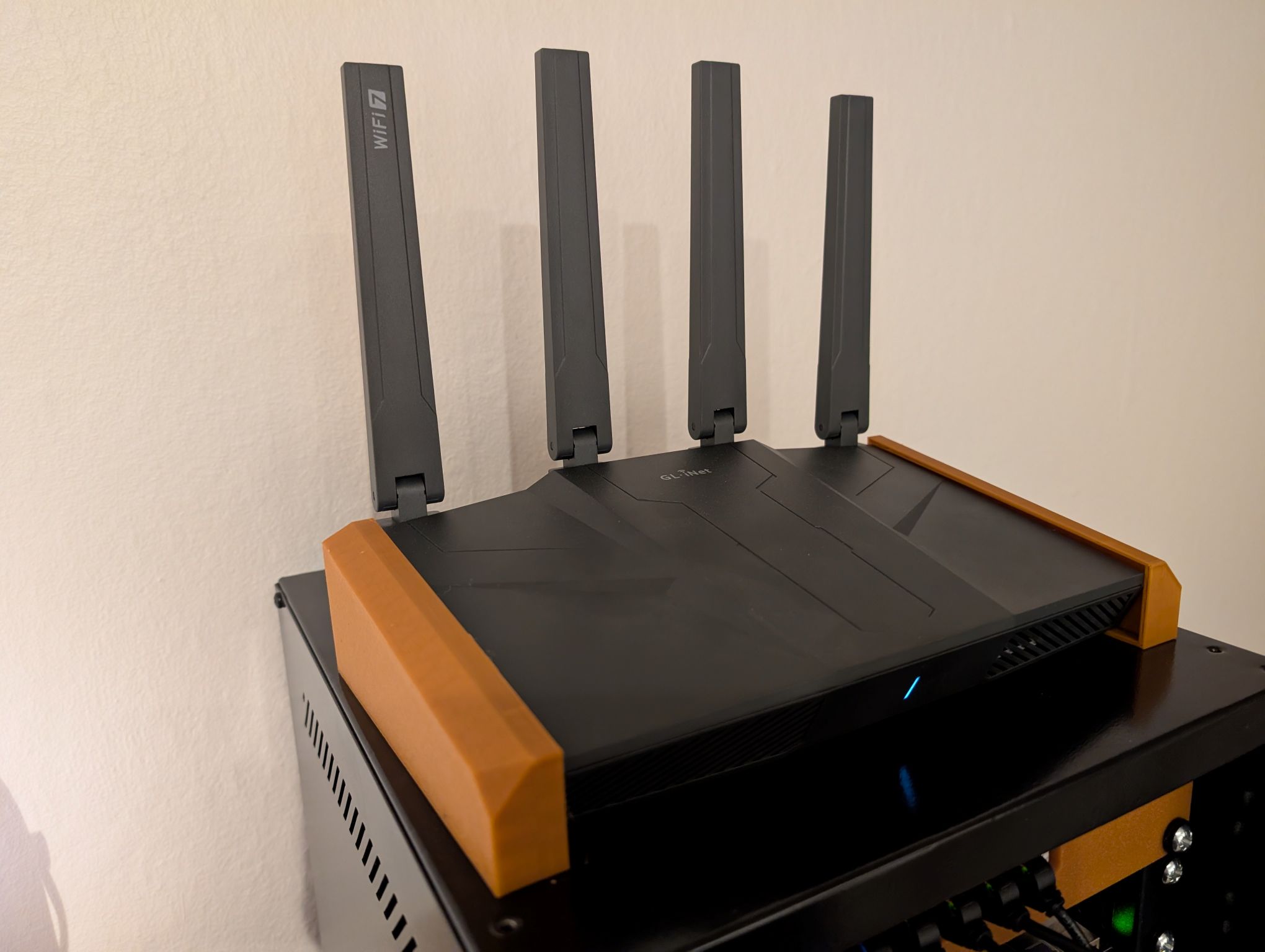 GL.iNet Flint 3 holder / mount