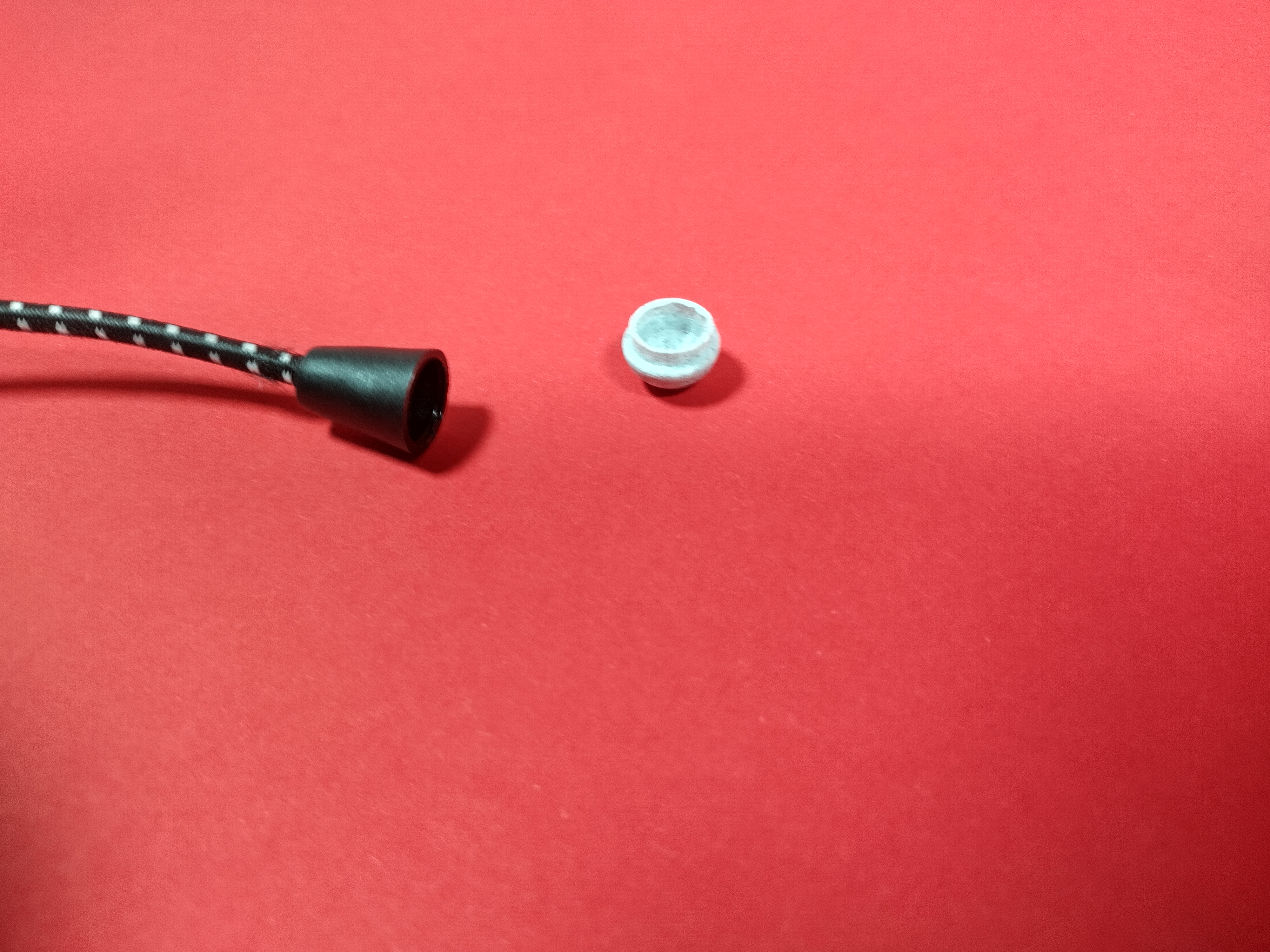 Plastic protective cap for band ends