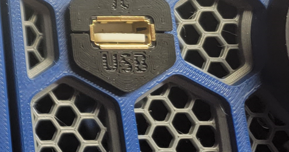 Voron Skirt USB insert von Grafton 1046 | Kostenloses STL-Modell ...