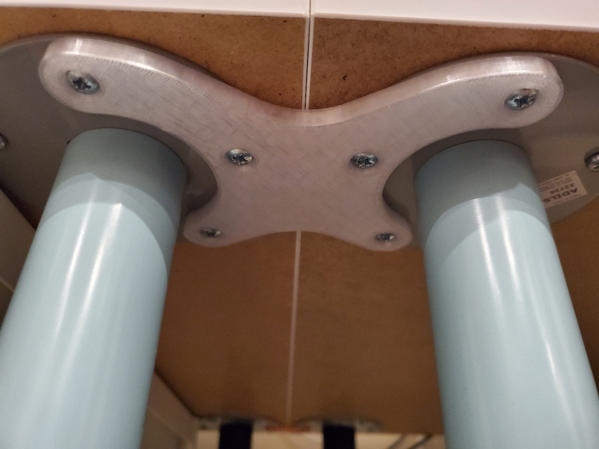 Ikea Lagkapten/Linnmon Connector (slim version) by Scatterthought