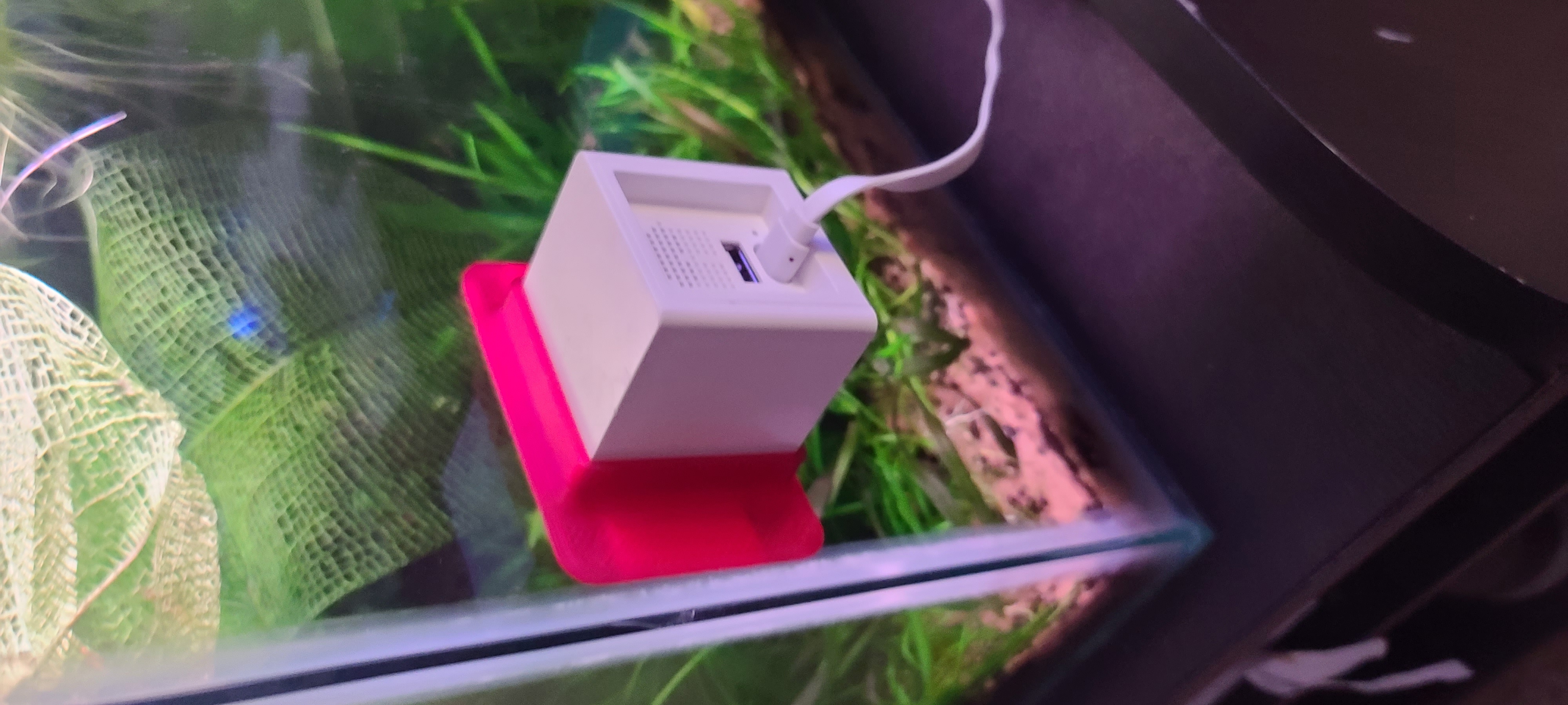 Wyze Cam v2 Glass Mount - Pinch Hold