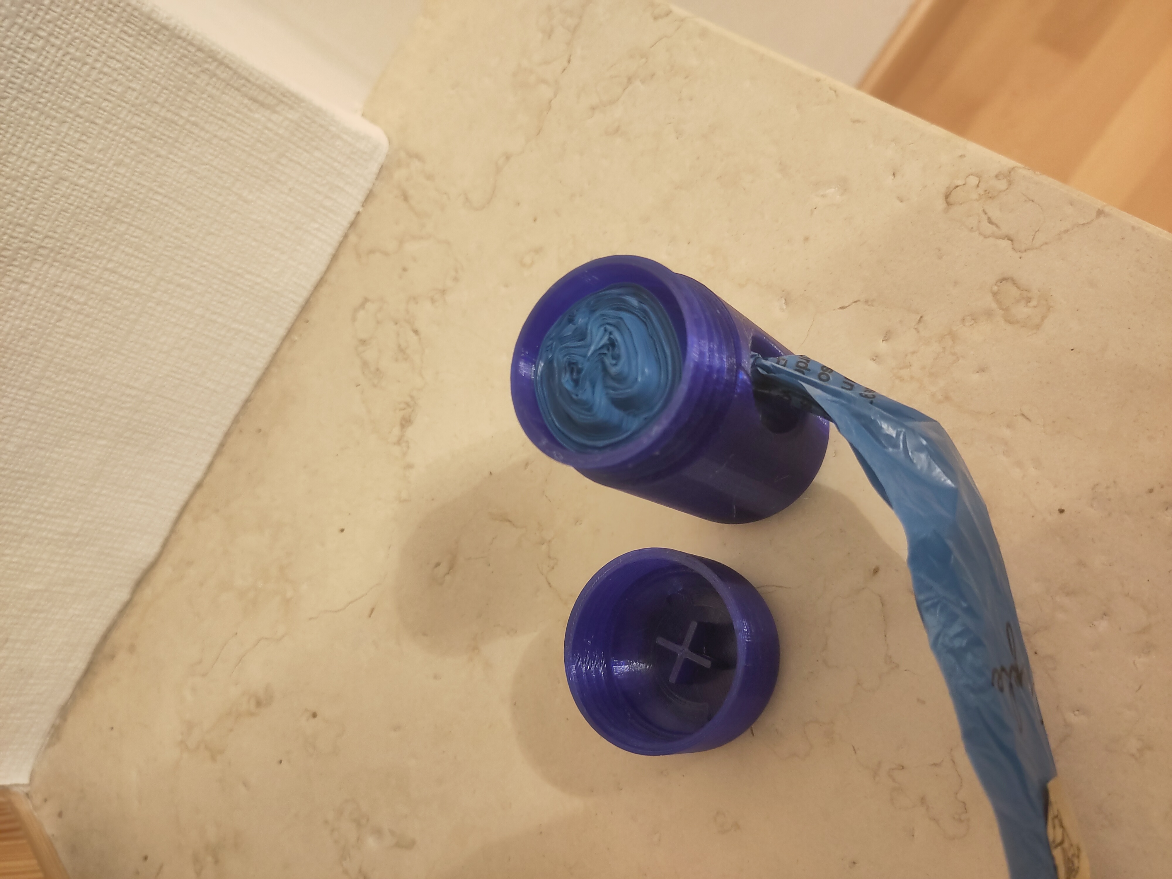 Improved Doggy bag holder with or withoud stud
