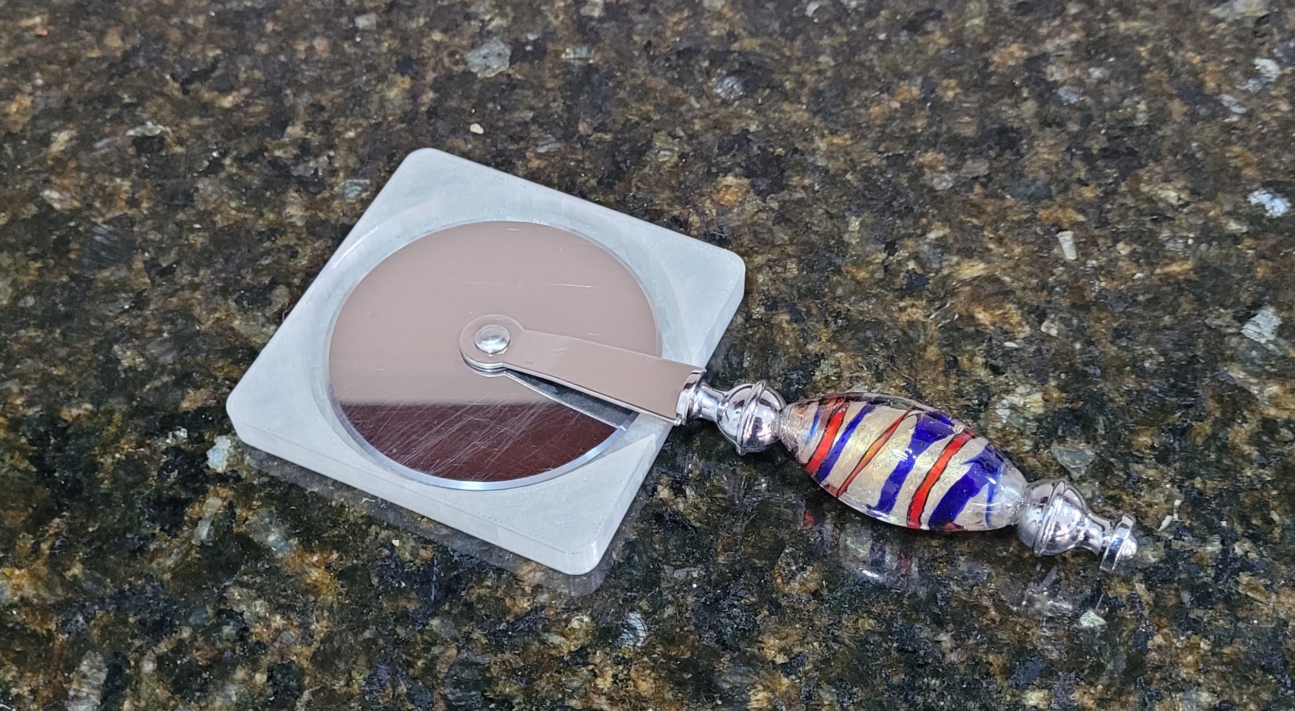 Soporte para cortador de pizza pizza cutter holder by KikeMaker