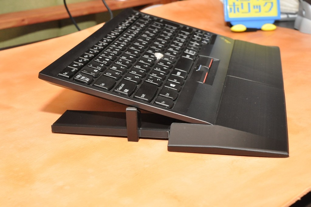 Trackpoint Keyboard adjustable palmrest