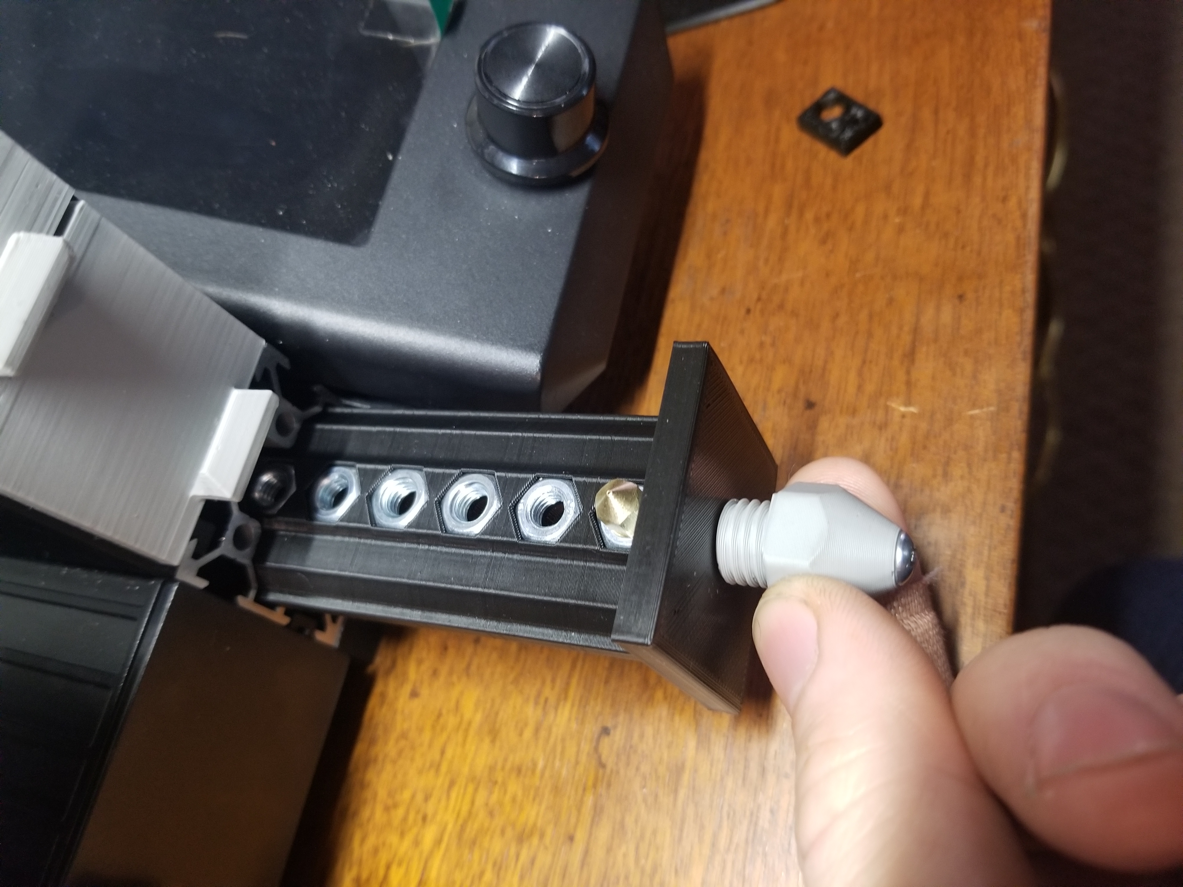 Nozzle Holder with Handle Insert/Endcap for 40x40 Aluminium V Slot Extrusion