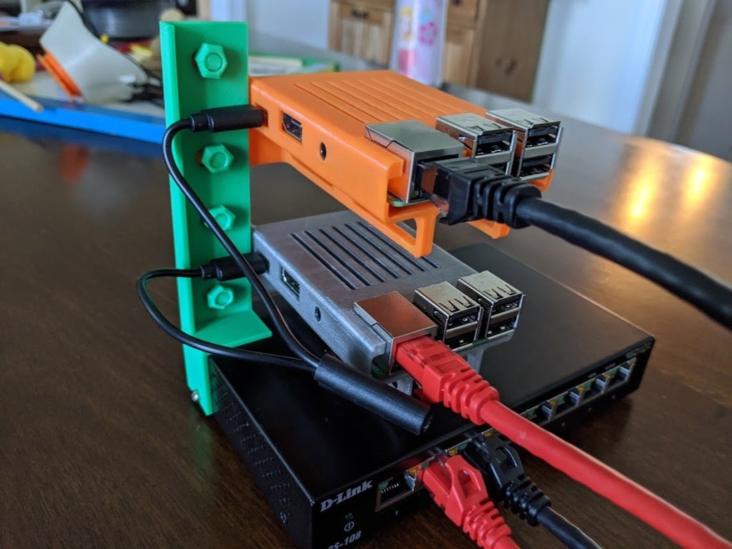 Miniatura 4 do modelo 3D Raspberry Pi Server Rack Style Switch Bracket