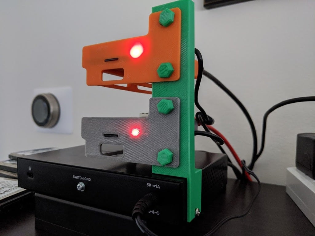 Miniatura 6 do modelo 3D Raspberry Pi Server Rack Style Switch Bracket