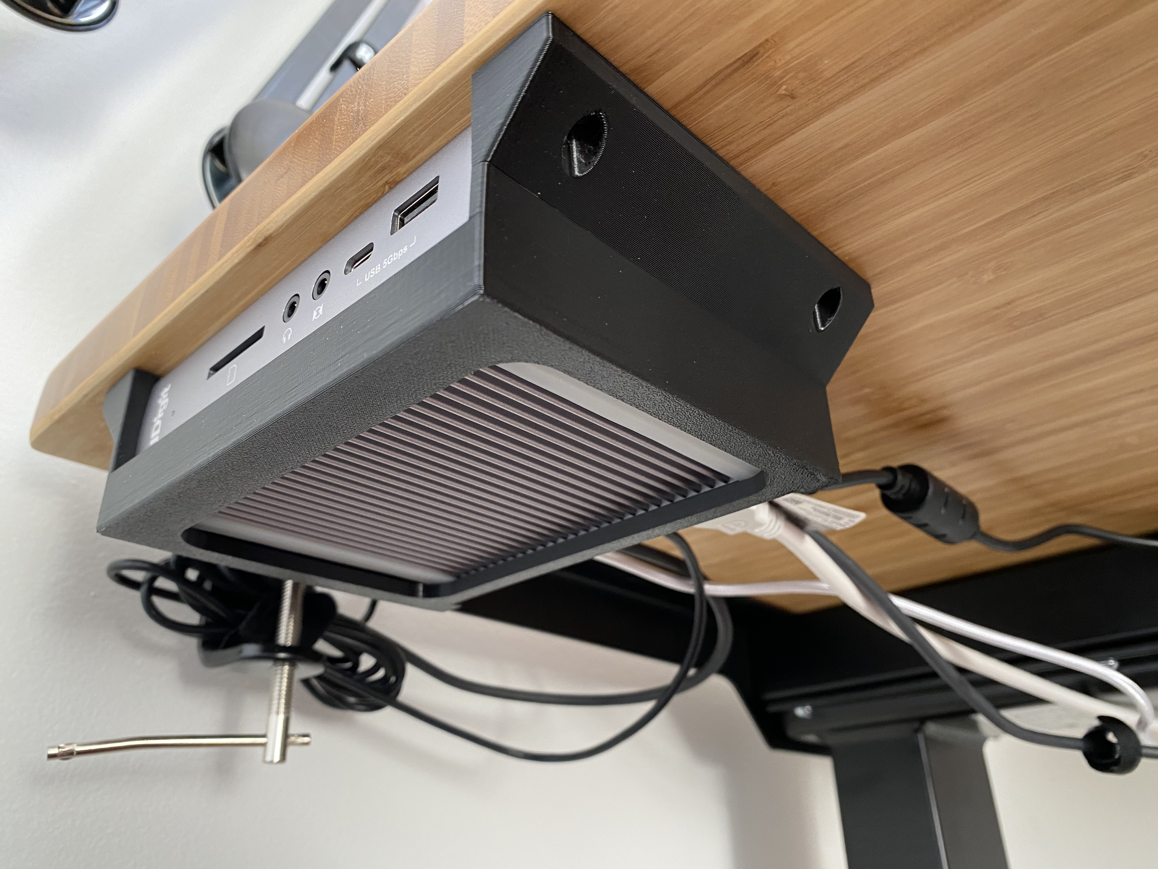 Caldigit TS3+ mount (+ power bar mount) no supports