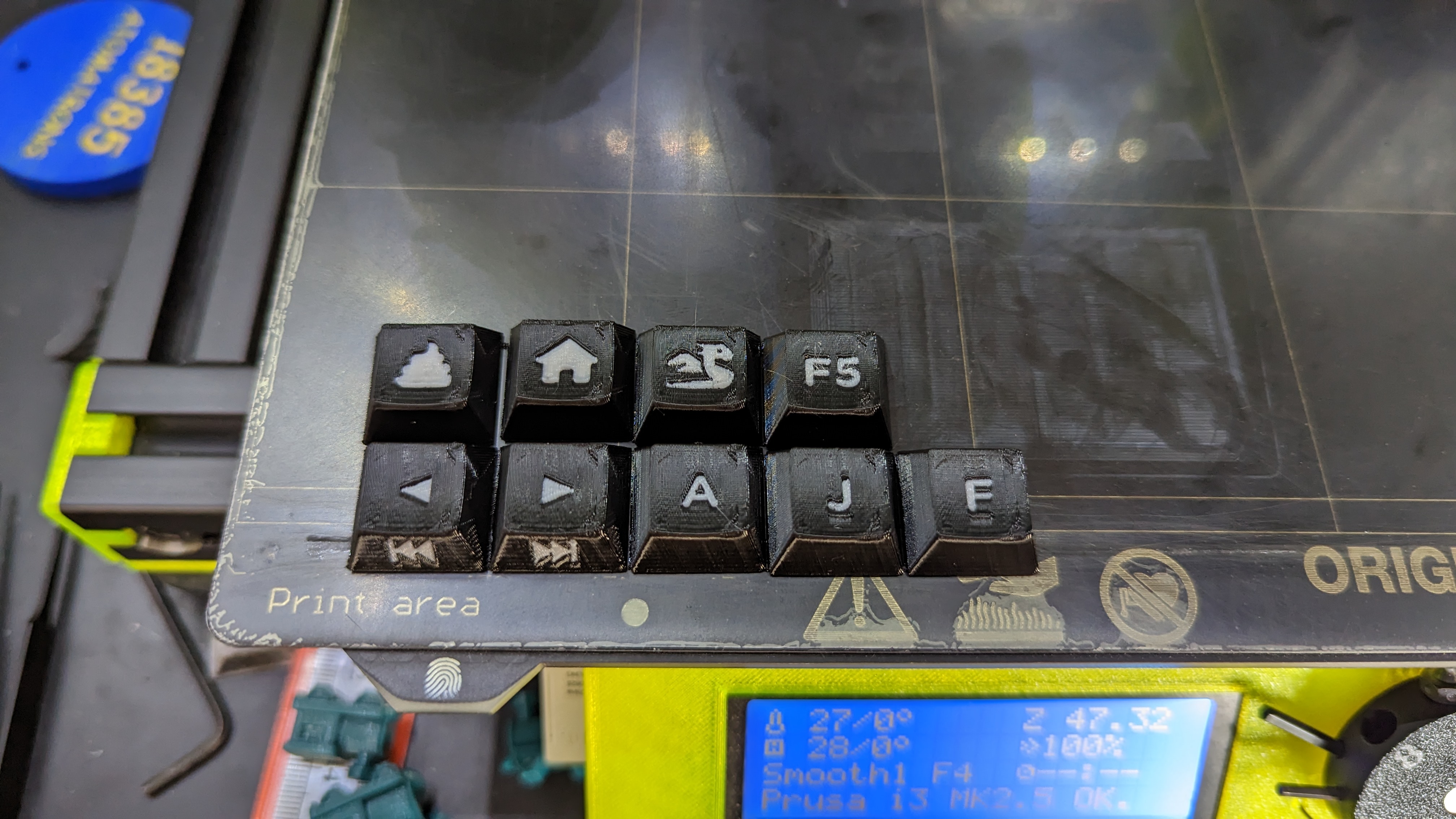 Miniatura 12 do modelo 3D Complete Cherry MX stem keycap set optimized for 3D printing (riskeycap profile, multi-material)