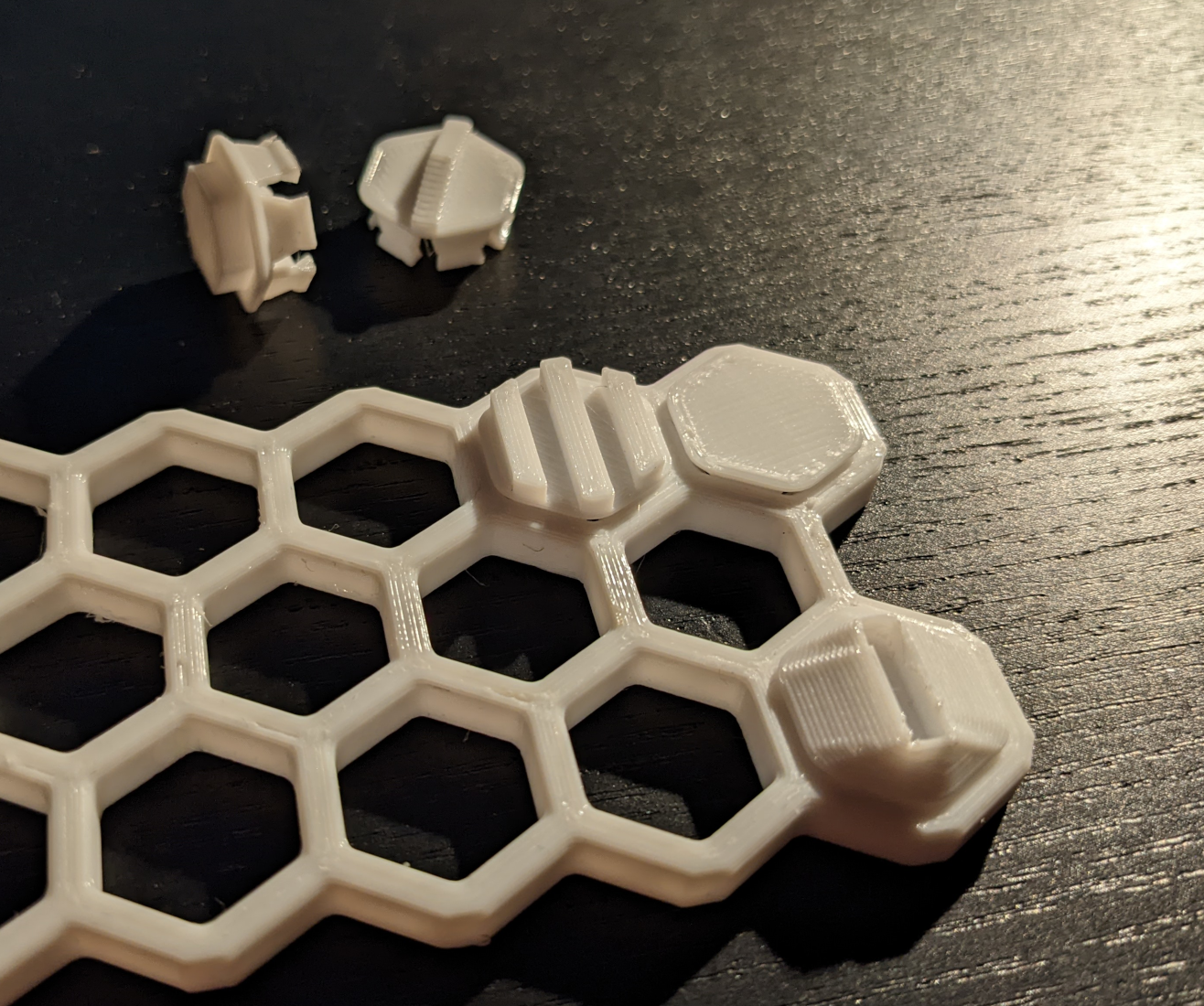 Honeycomb Backscratcher with variable inserts — thumbnail 2