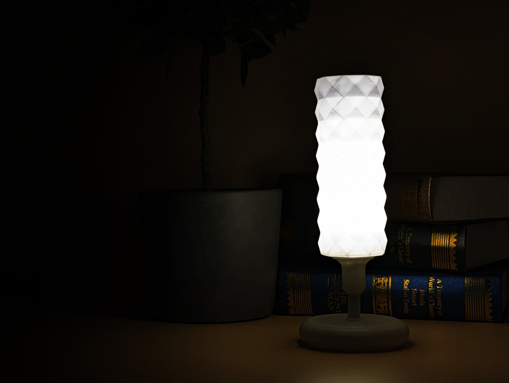 Miniatura 3 do modelo 3D Cylindrical table lamp