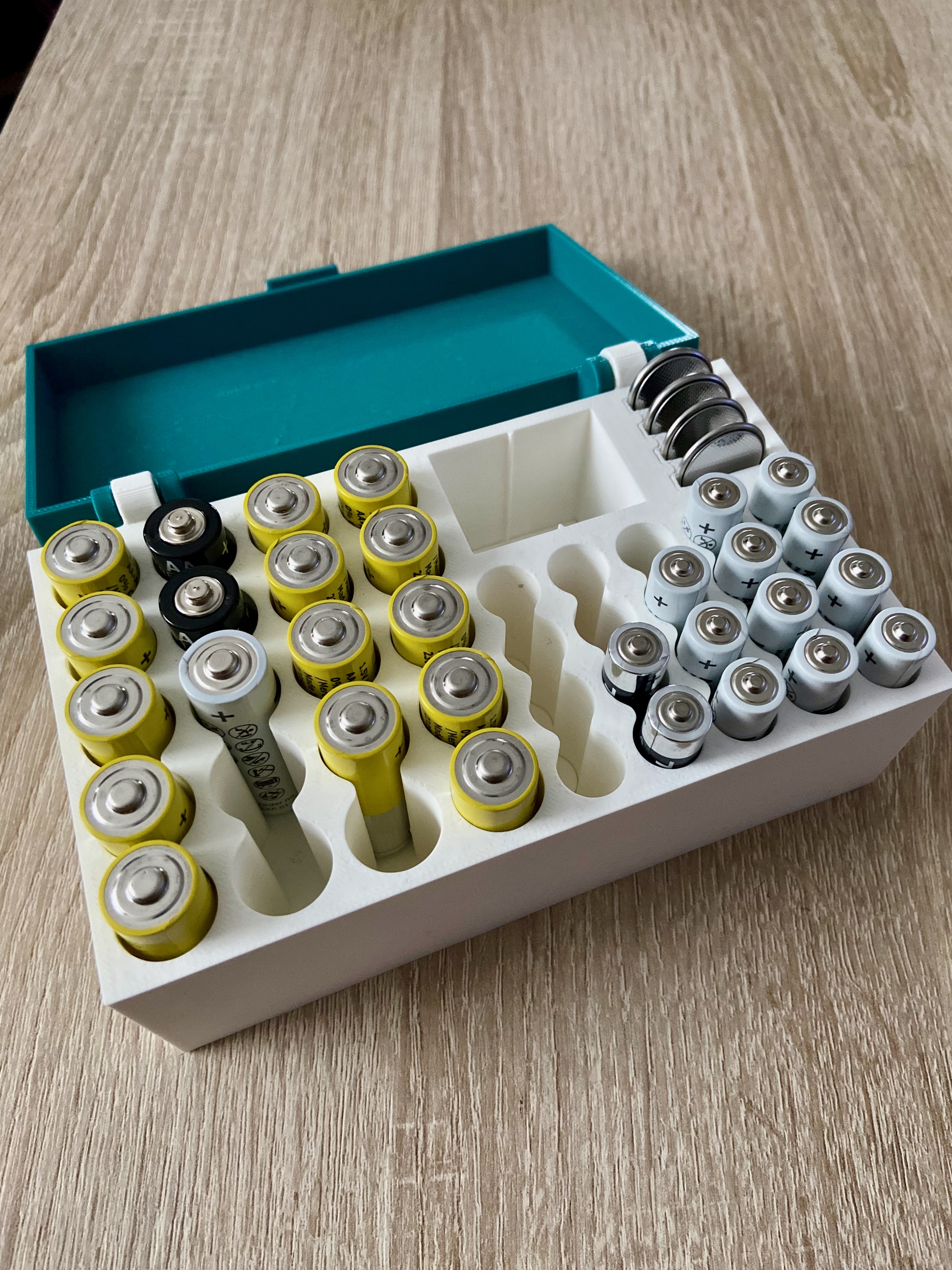 Battery organizer (20xAA, 20xAAA, 2x9V and 4xCR2032)