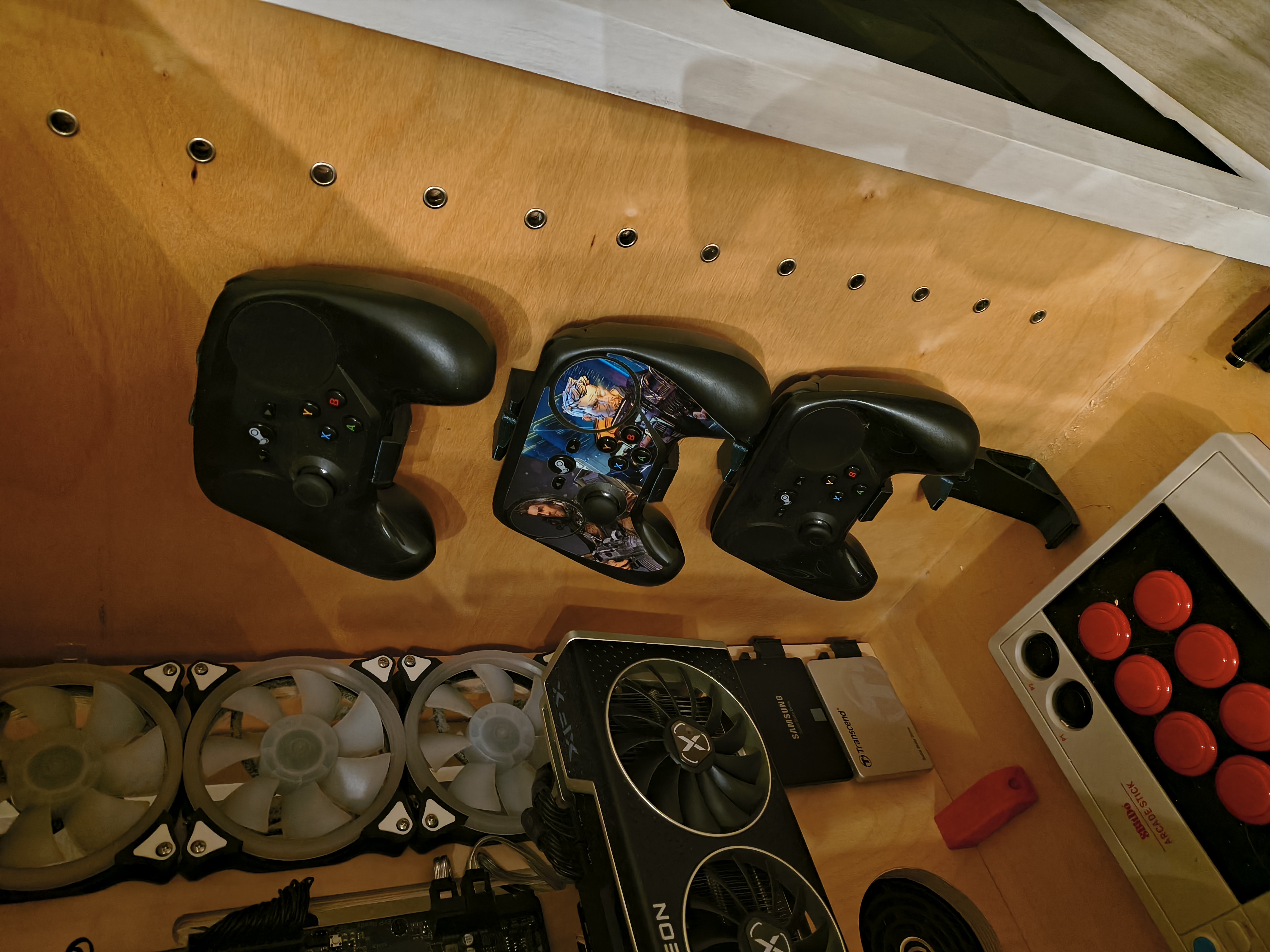 Steam Controller Wall Hanger with Screw Mounting hole