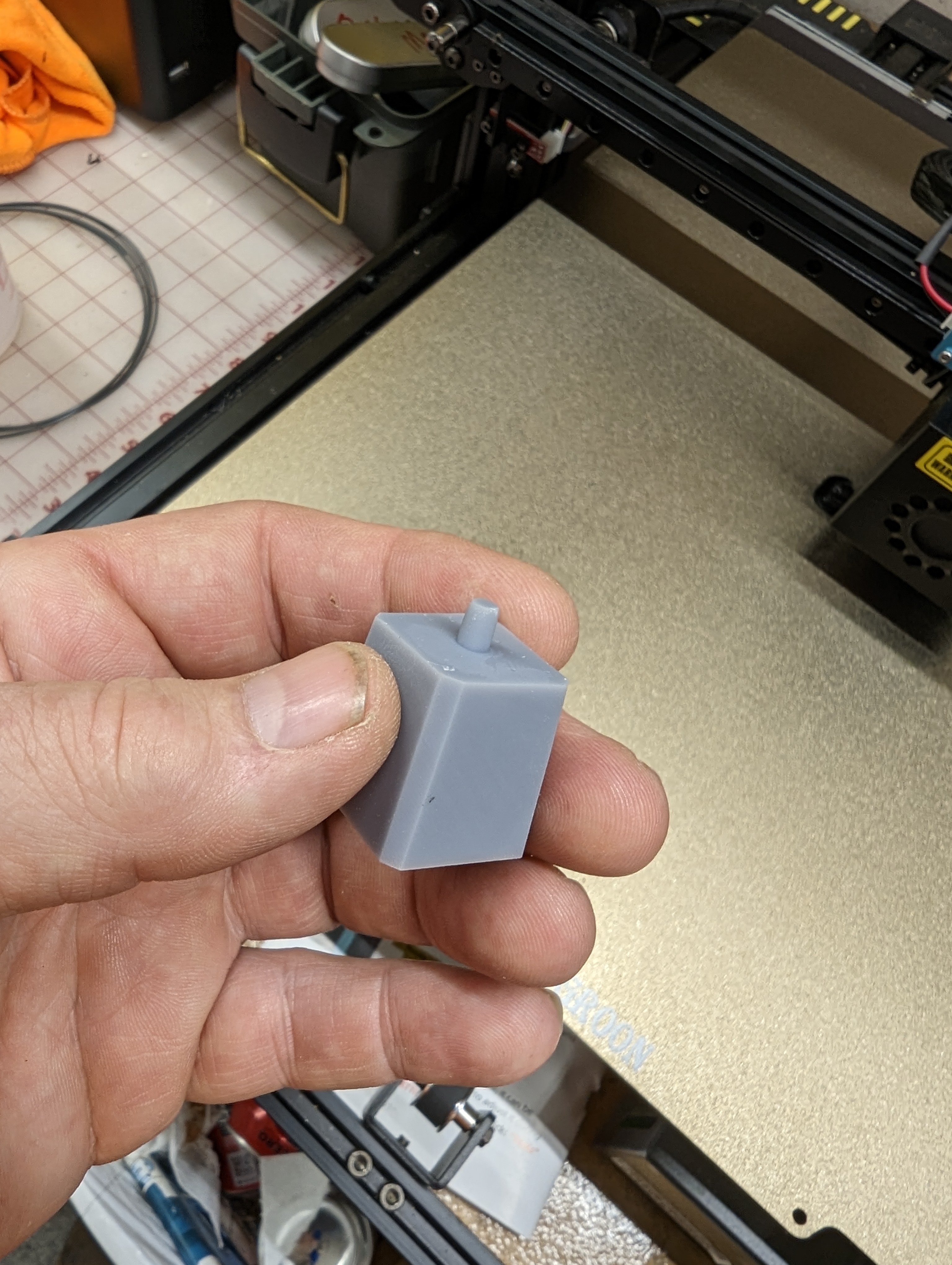 Tape Dispenser Center Pivot