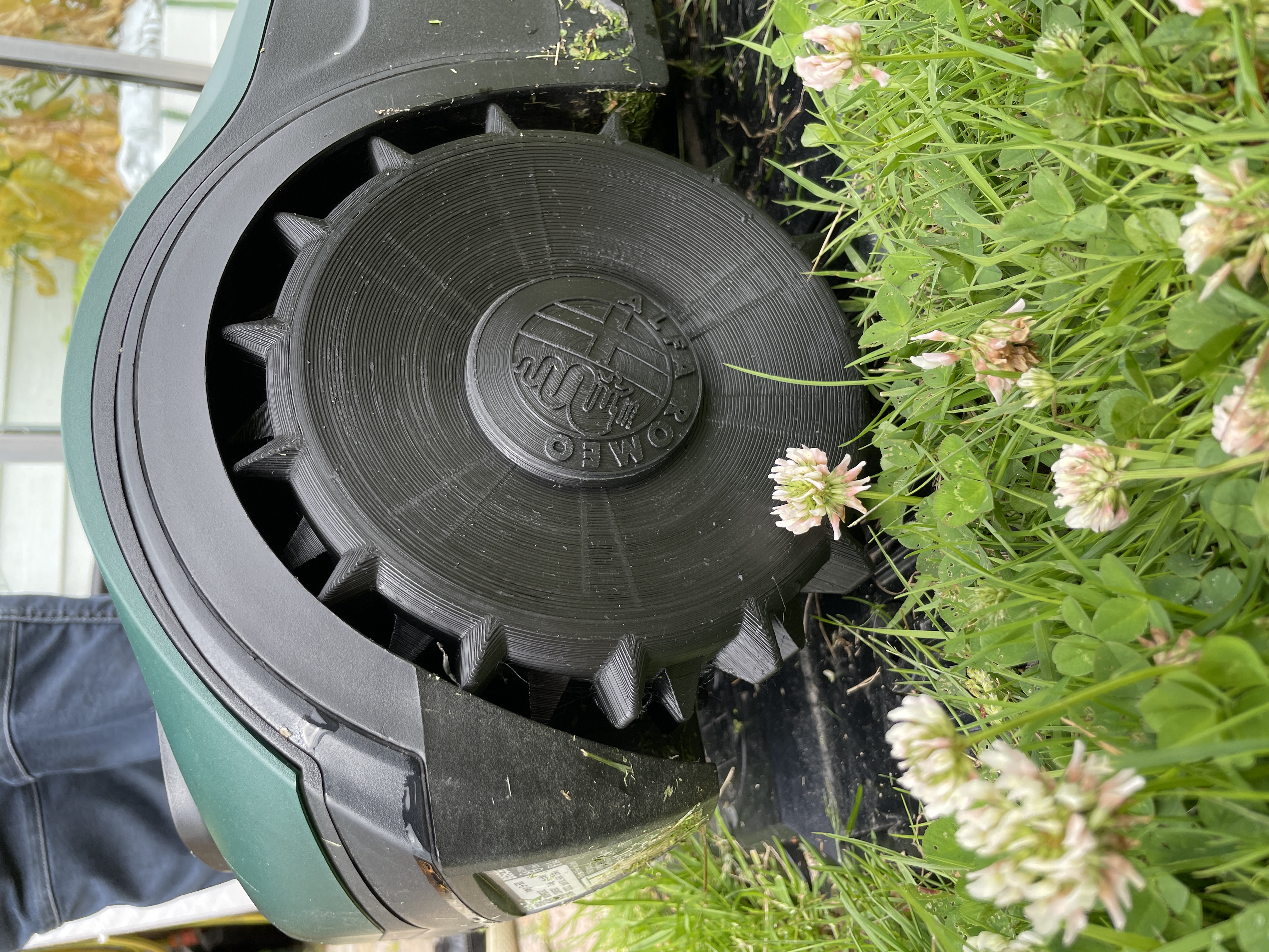 Bosch Indego S500 rear wheels with Alfa romeo hub cab