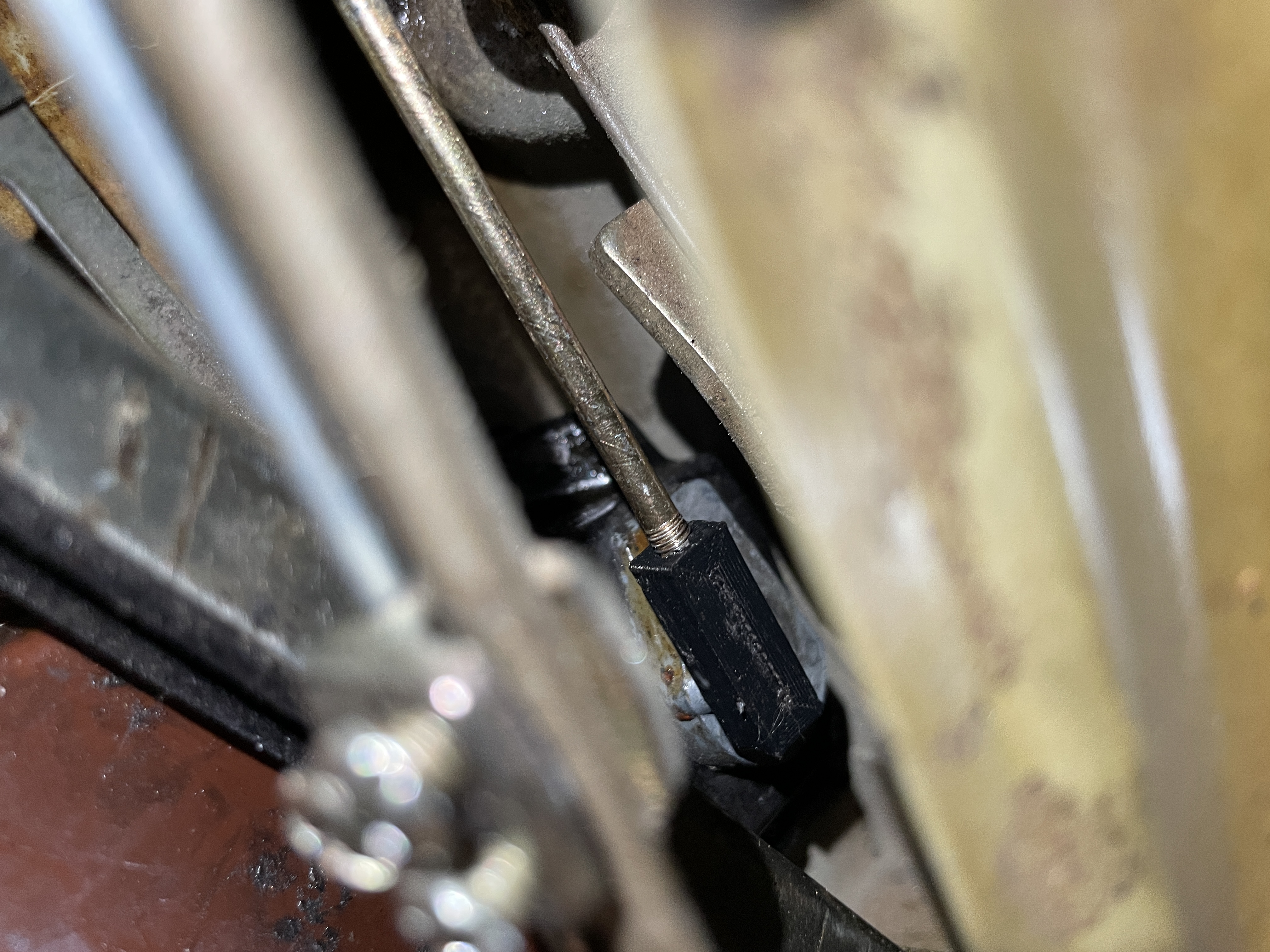 Door linkage clip for Fiat x1/9