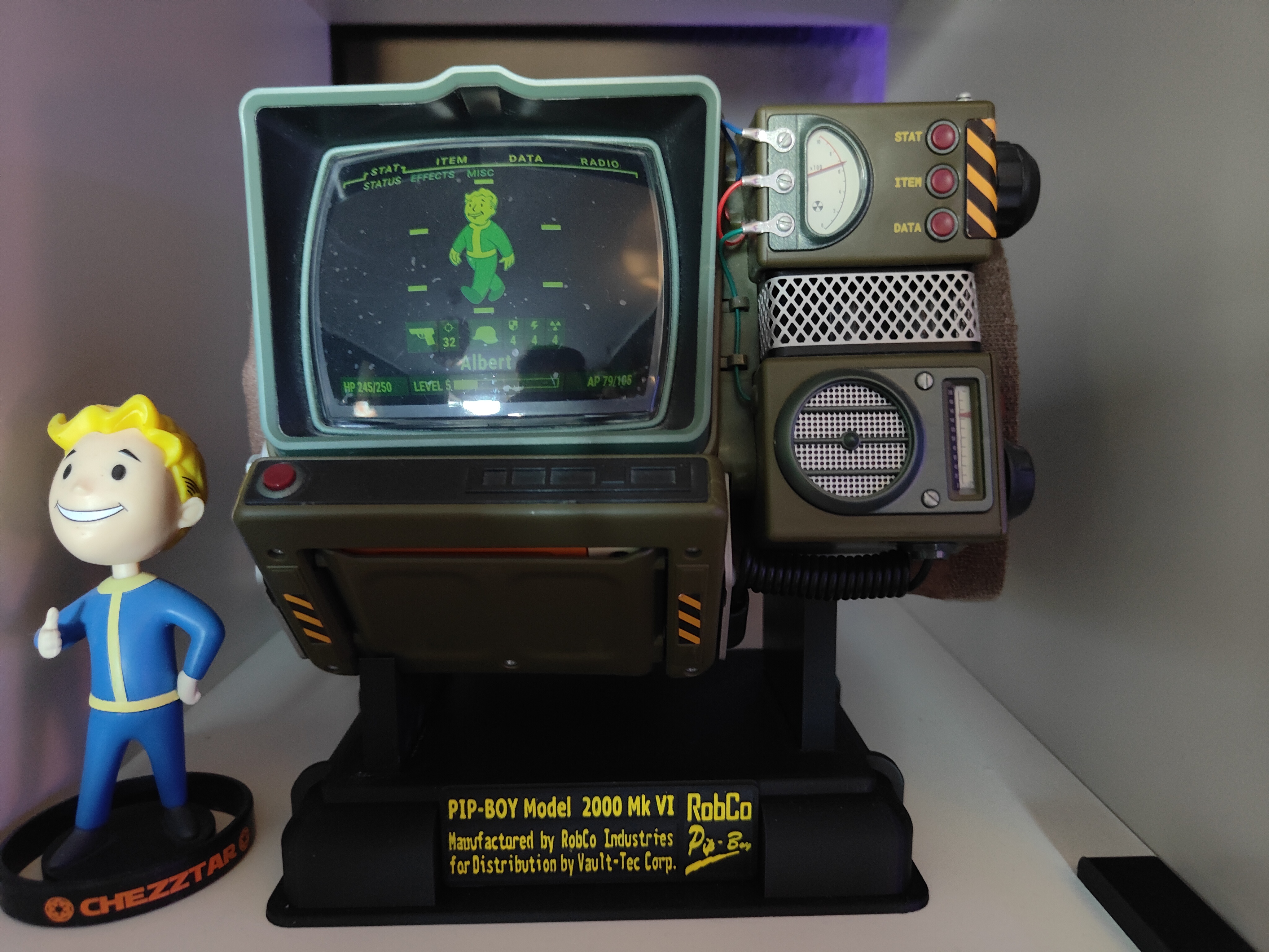 Fallout - Pip-Boy 2000 Display Stand