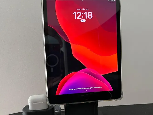 Apple Charger Stand - Iphone, Airpods, Apple Watch charger/dock