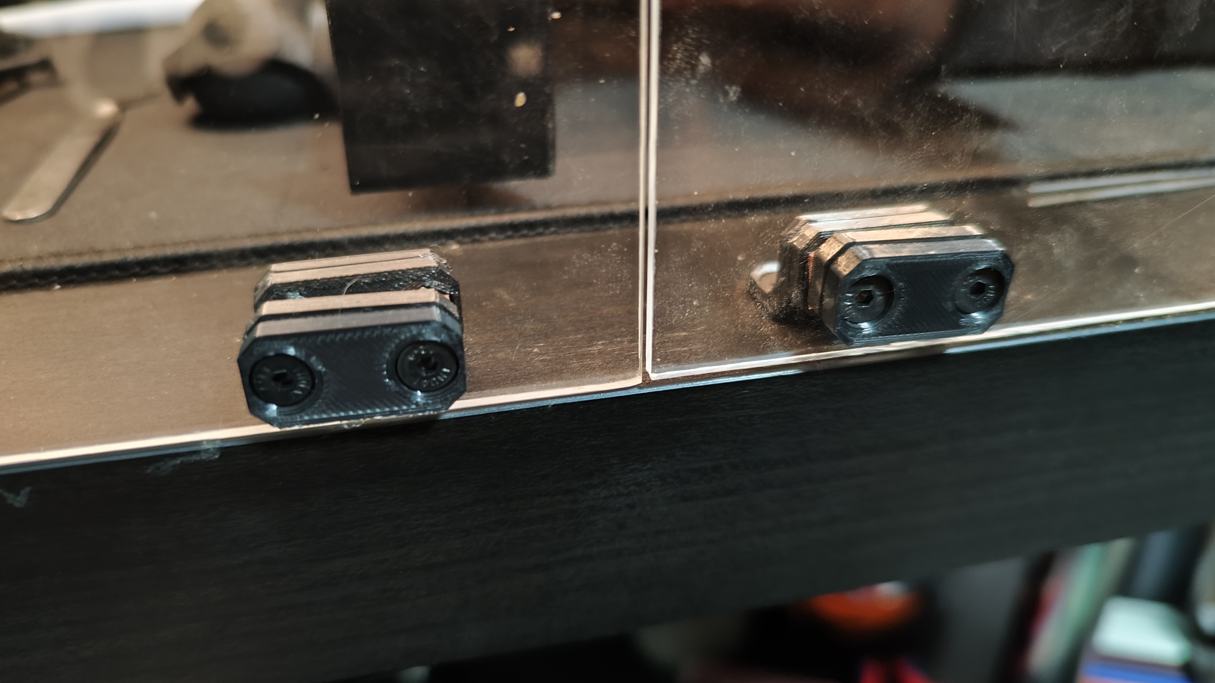 Magnetic Doorstopper for acrylic glasspanels