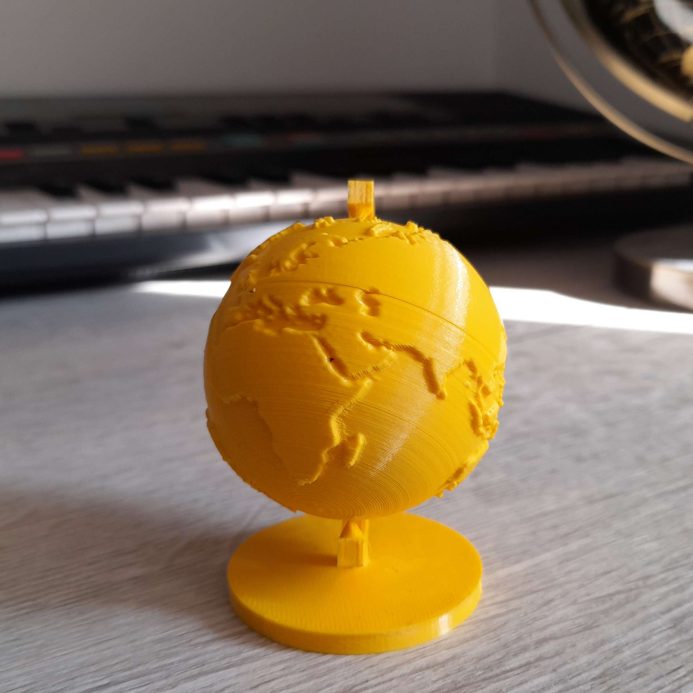 Spinning Globe Ornament by daGill Download free STL model