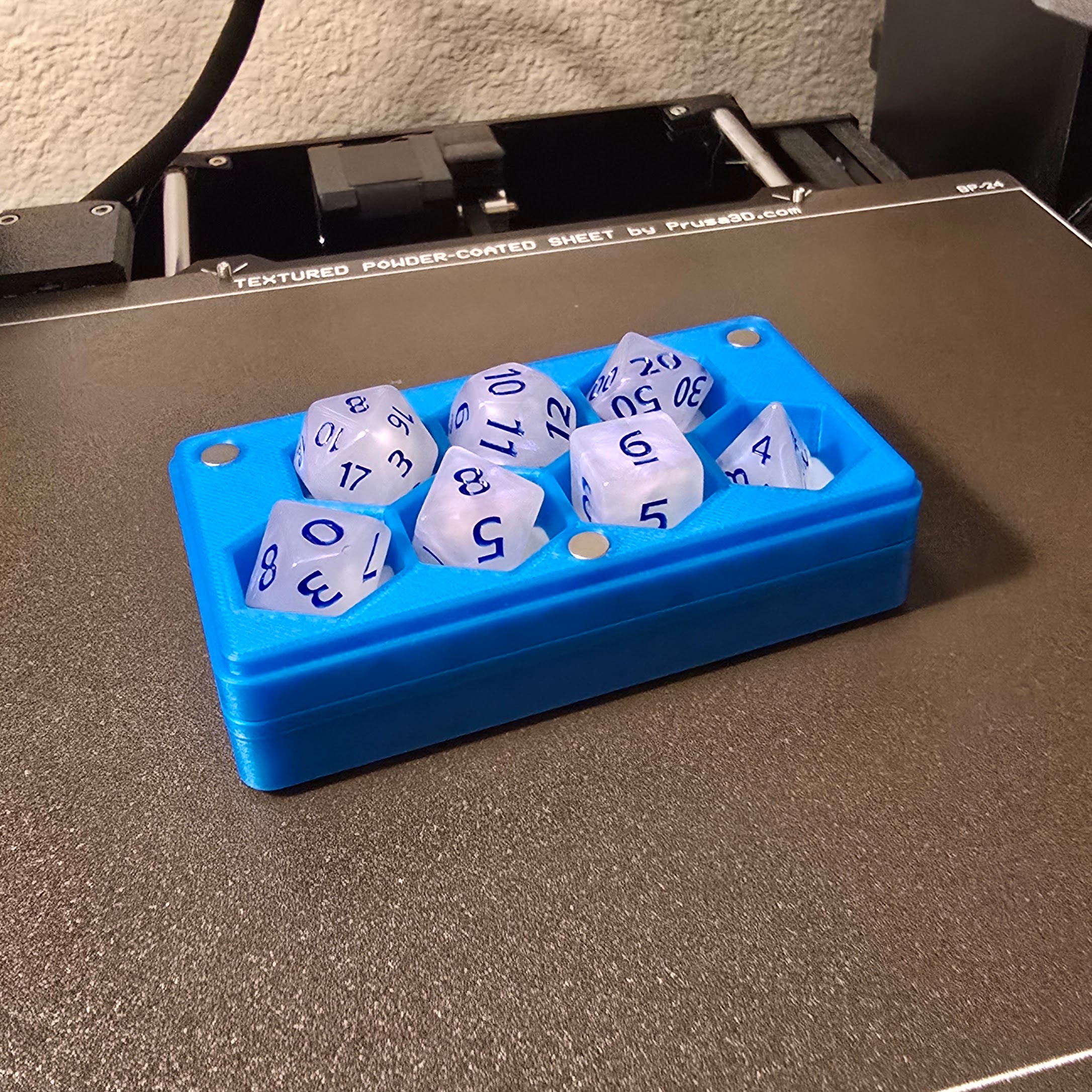 Miniatura 3 do modelo 3D Simple Magnetic Dice Box