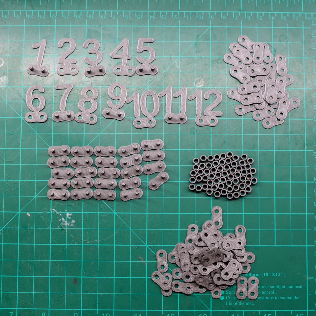 Miniatura 5 do modelo 3D Chain Clock