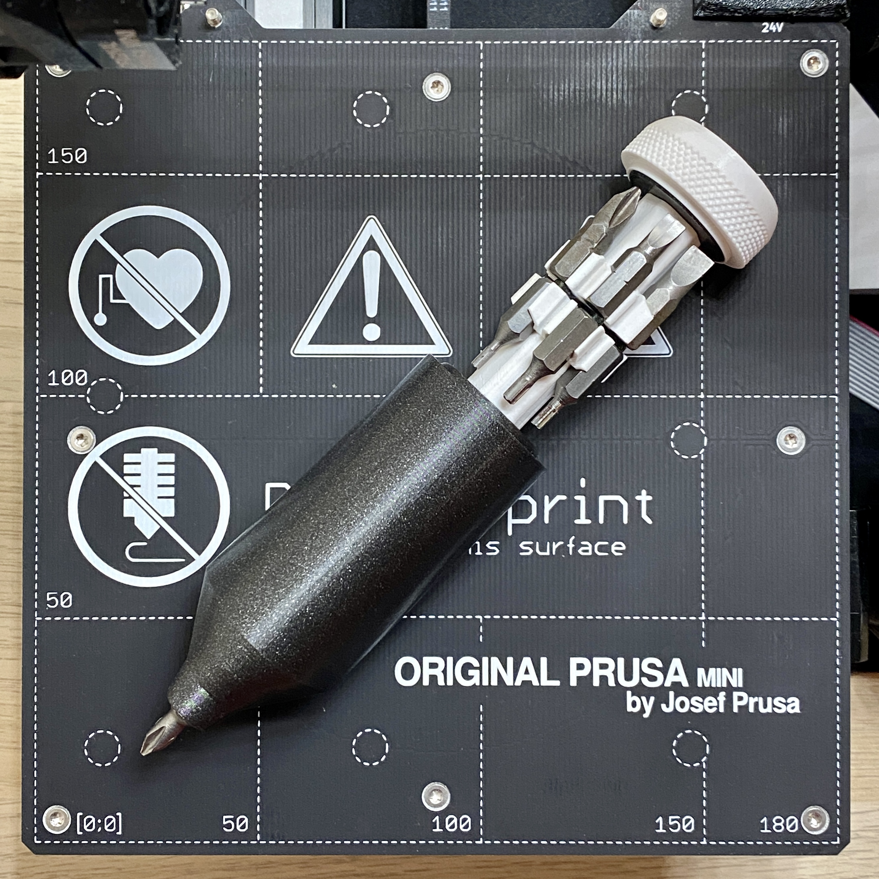 Pocket size driver bit screwdriver case