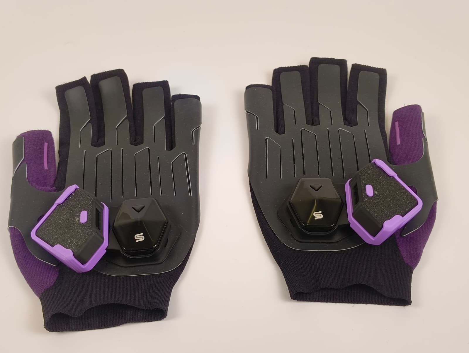 FluxPose Adapter for Stretchsense Reality XR Gloves
