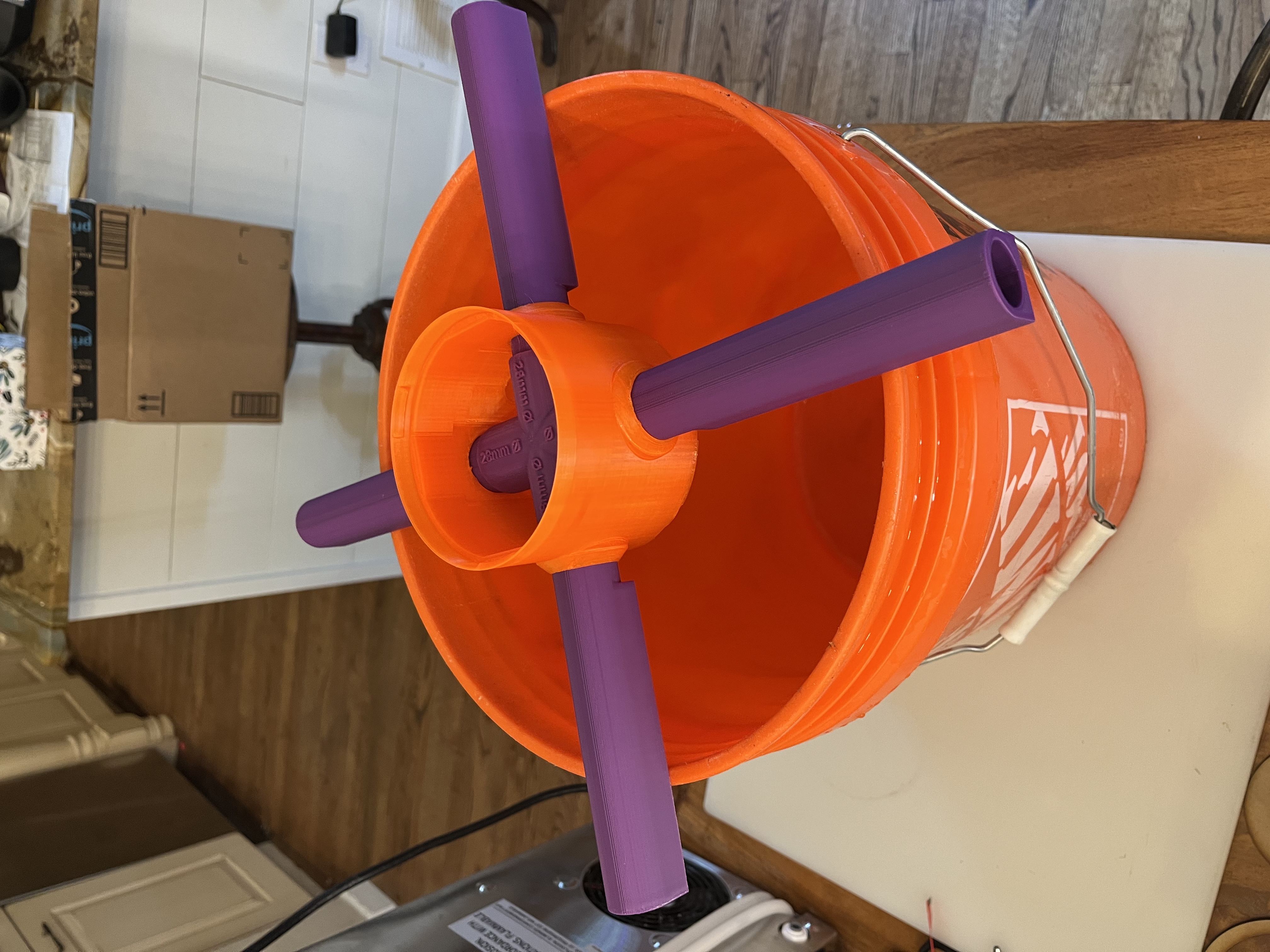 Base leg for modular hydroponics tower