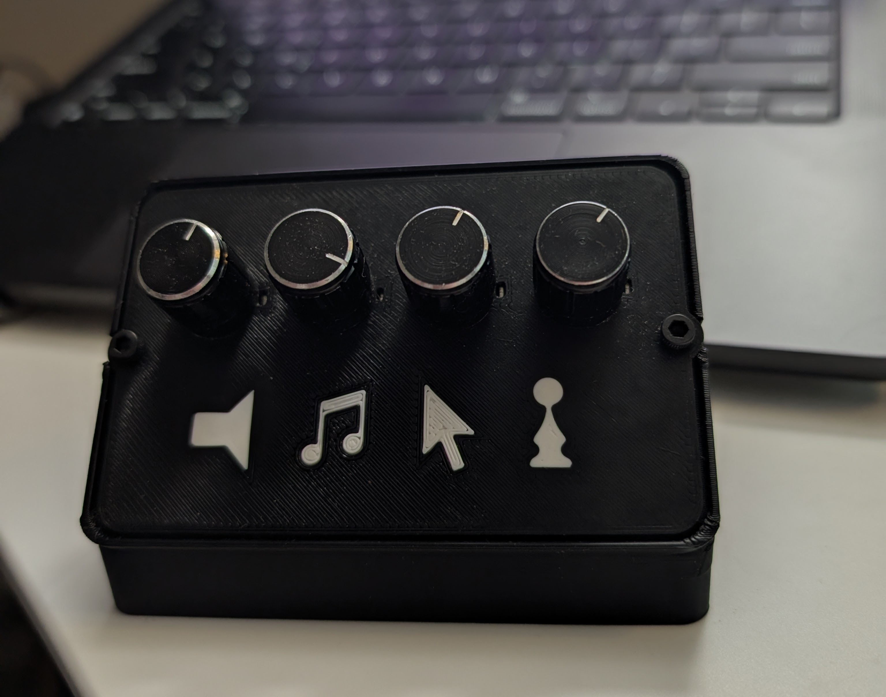 Simple deej Case